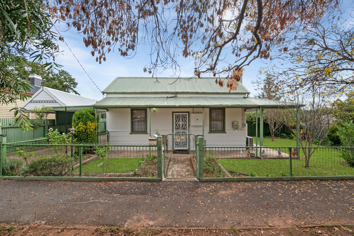 16 Reef Street, Wedderburn, Vic, 3518 - Image 1