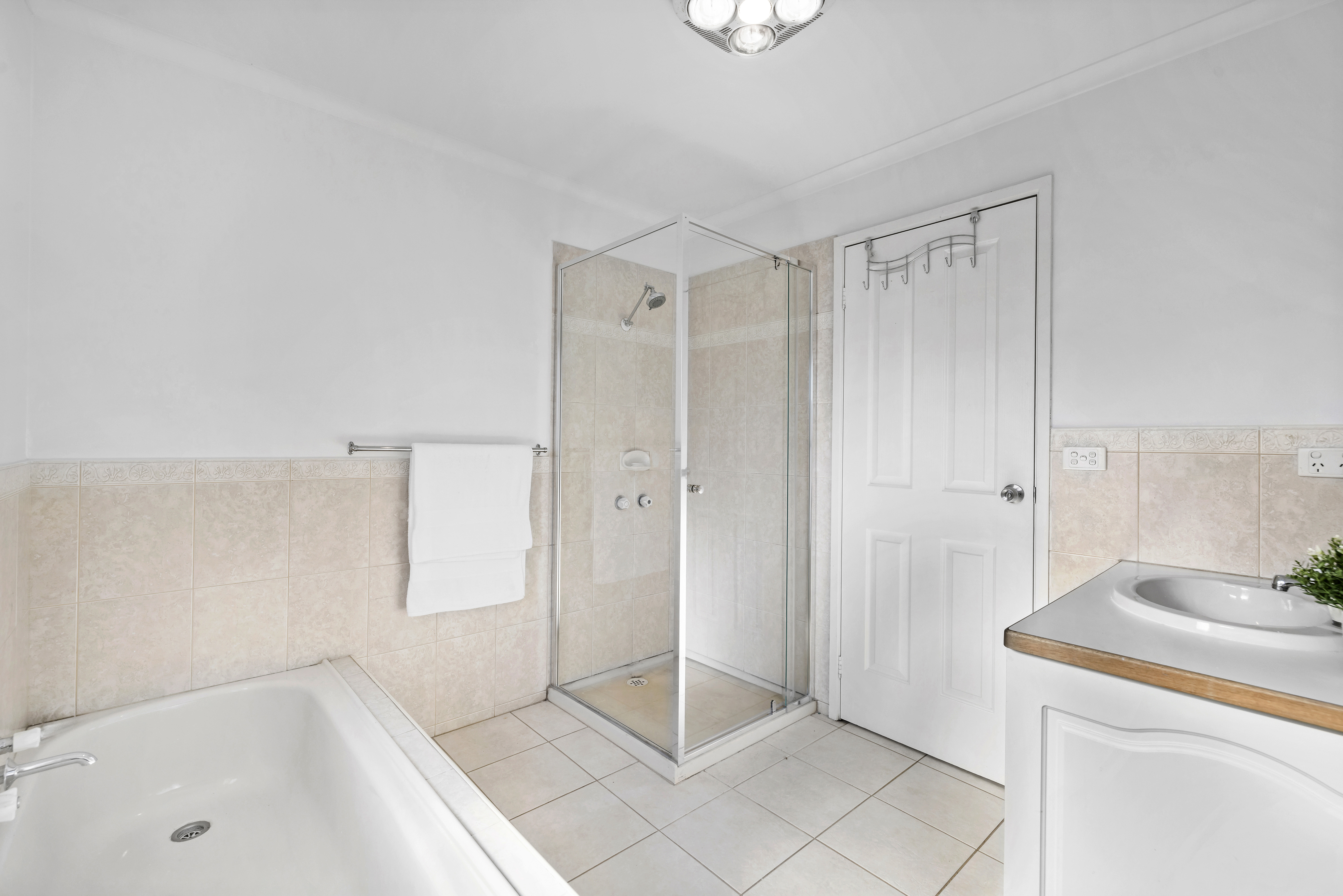 16 PARKSTONE DRIVE, Bayswater North VIC 3153 - Image 9