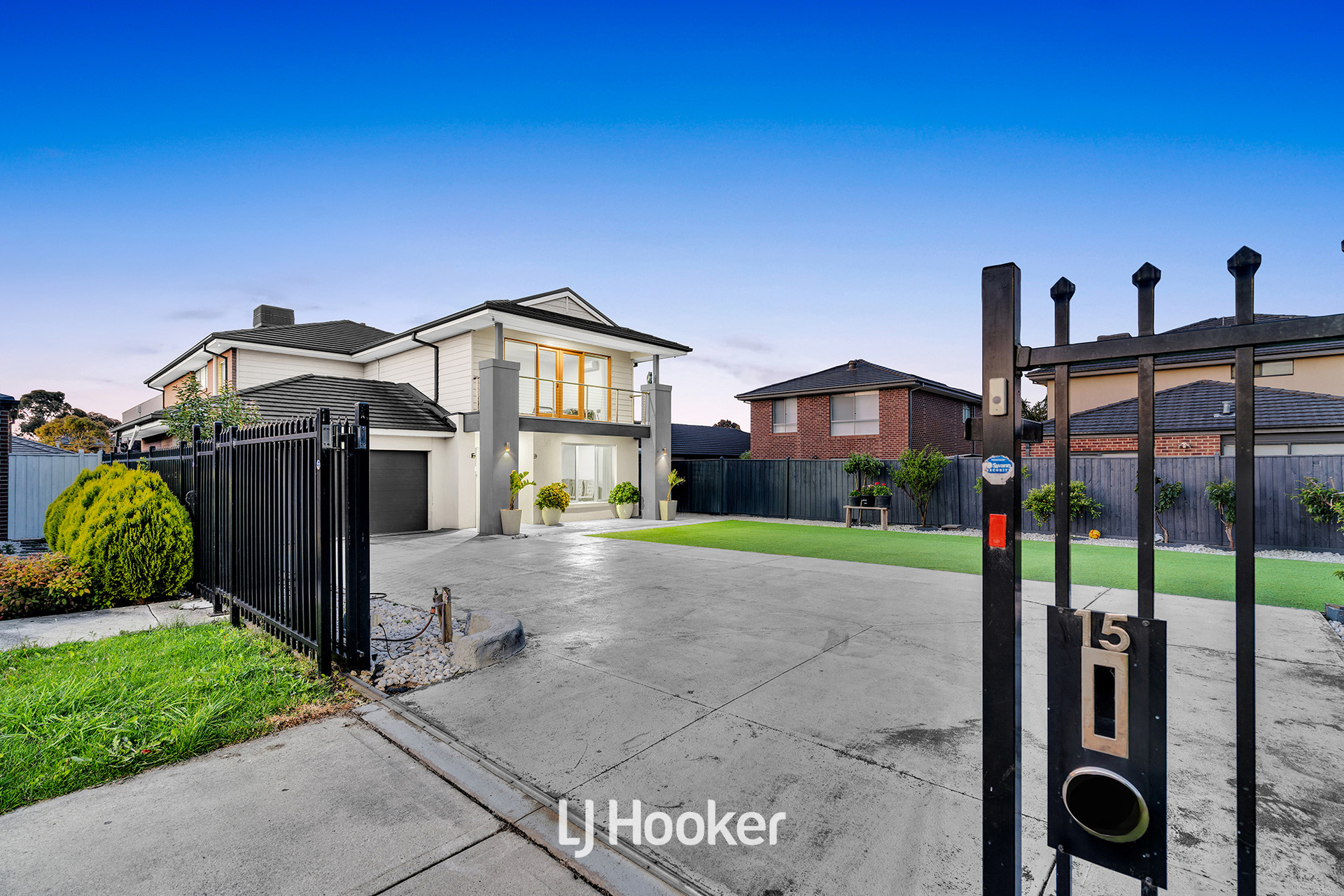 15 Caleana Court, Cranbourne North, VIC 3977 - Image 4