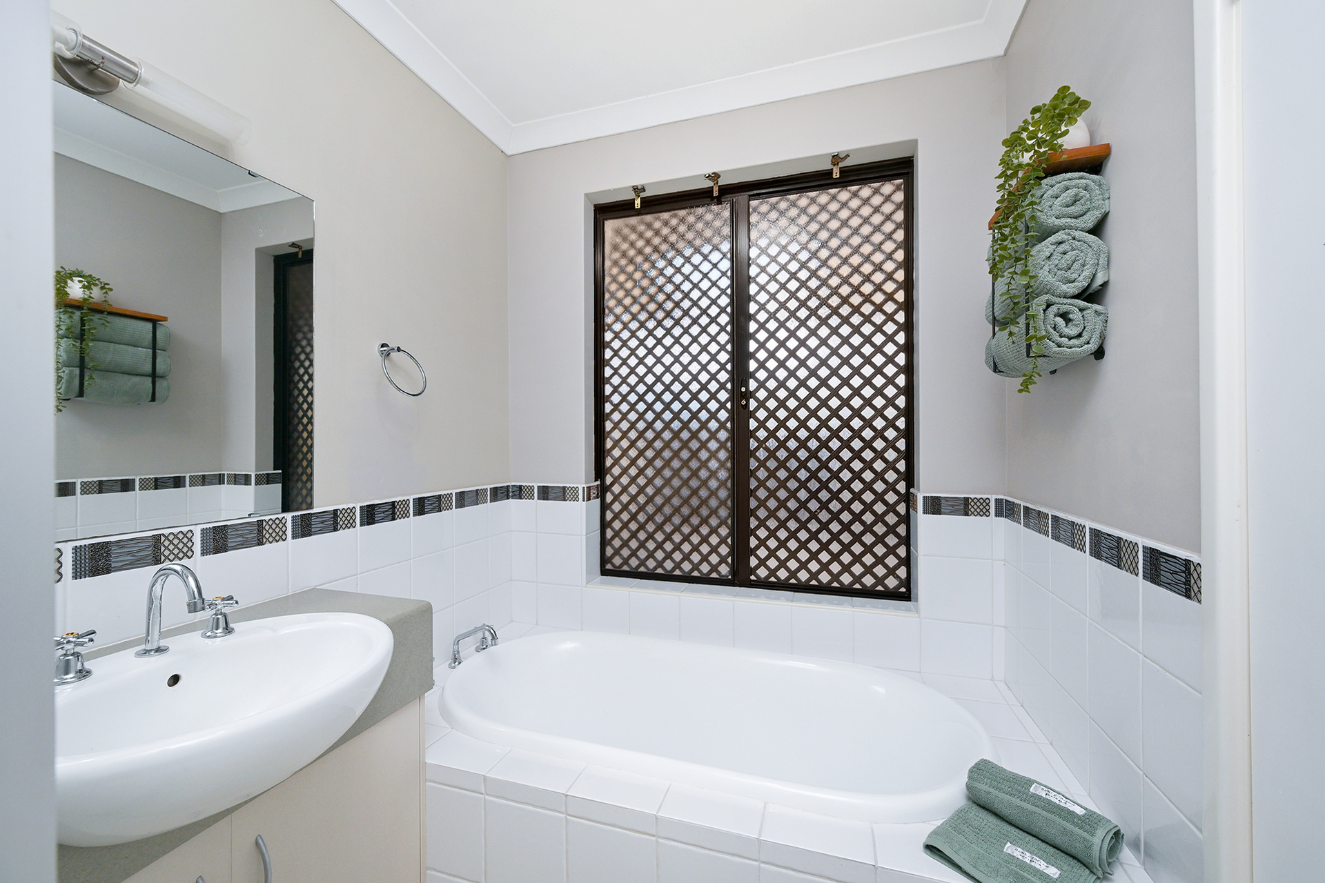 4-bedroom house at 36 Avalon Road, Australind, WA 6233, Harvey, Western Australia