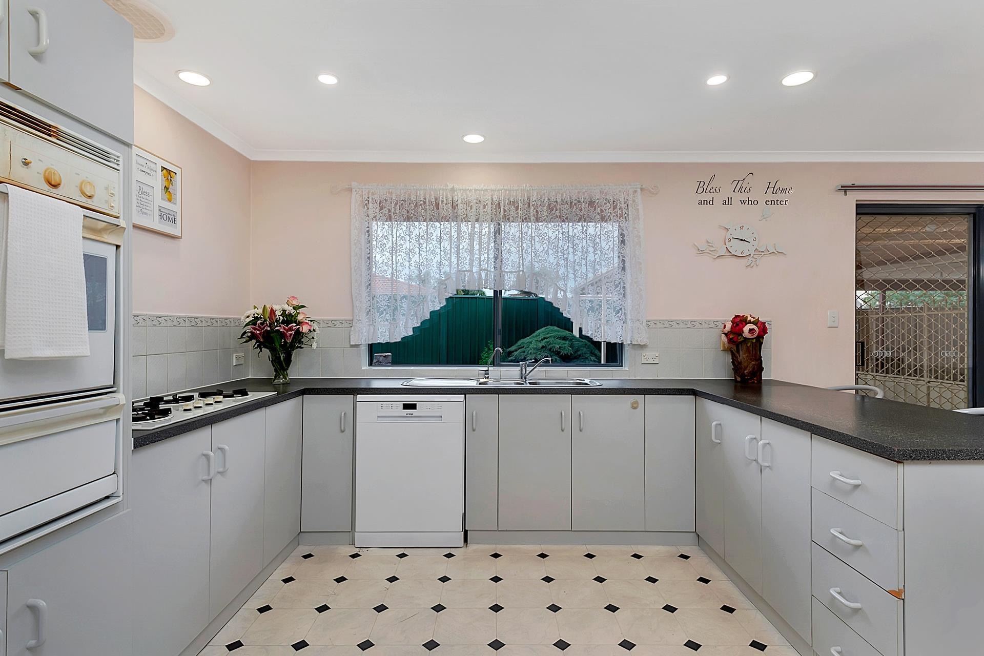 6 Cale Court, Craigmore, SA 5114 - Image 9