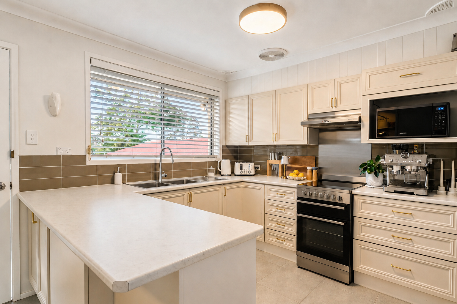 13 Gladys Avenue, Berkeley Vale, NSW 2261 - Image 5