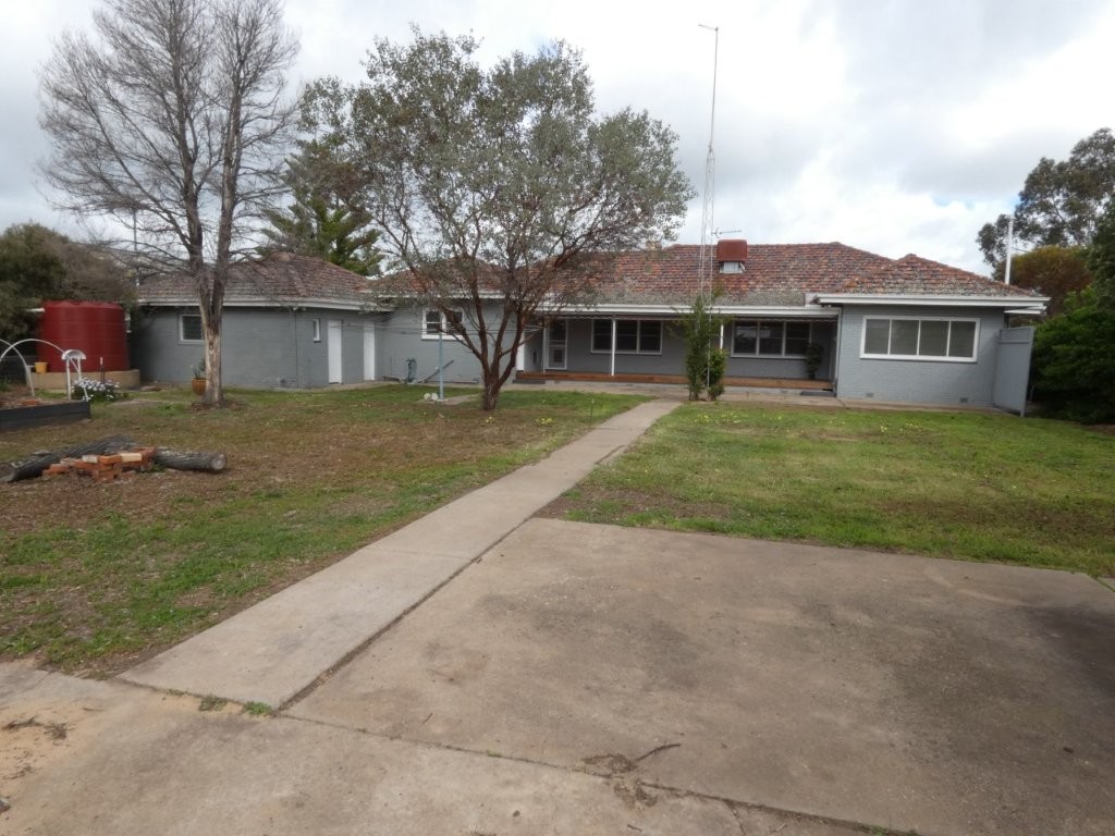 5-bedroom house at 43 Devereux Street, Warracknabeal, VIC 3393, Yarriambiack, Victoria