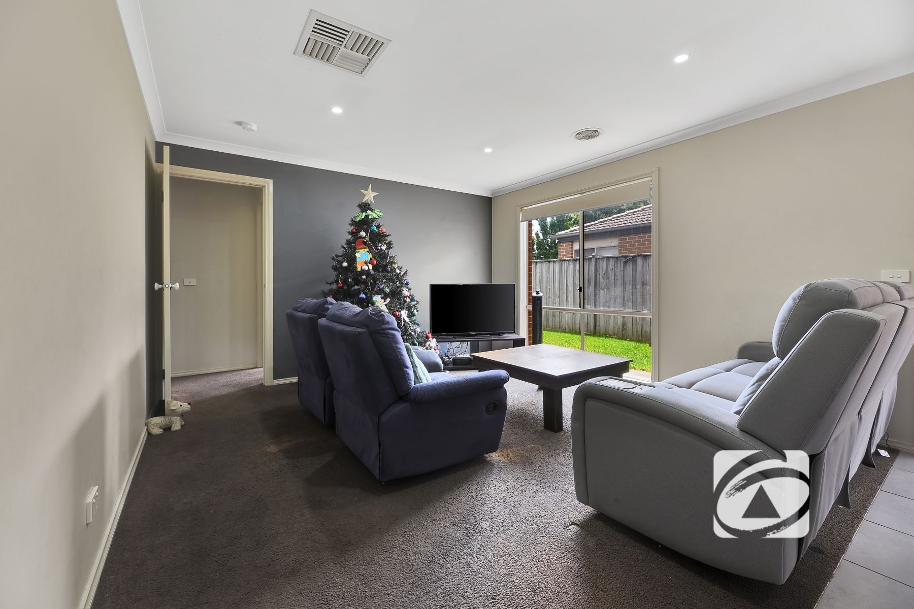 15 Goulburn Street, Cranbourne East, VIC 3977 - Image 10