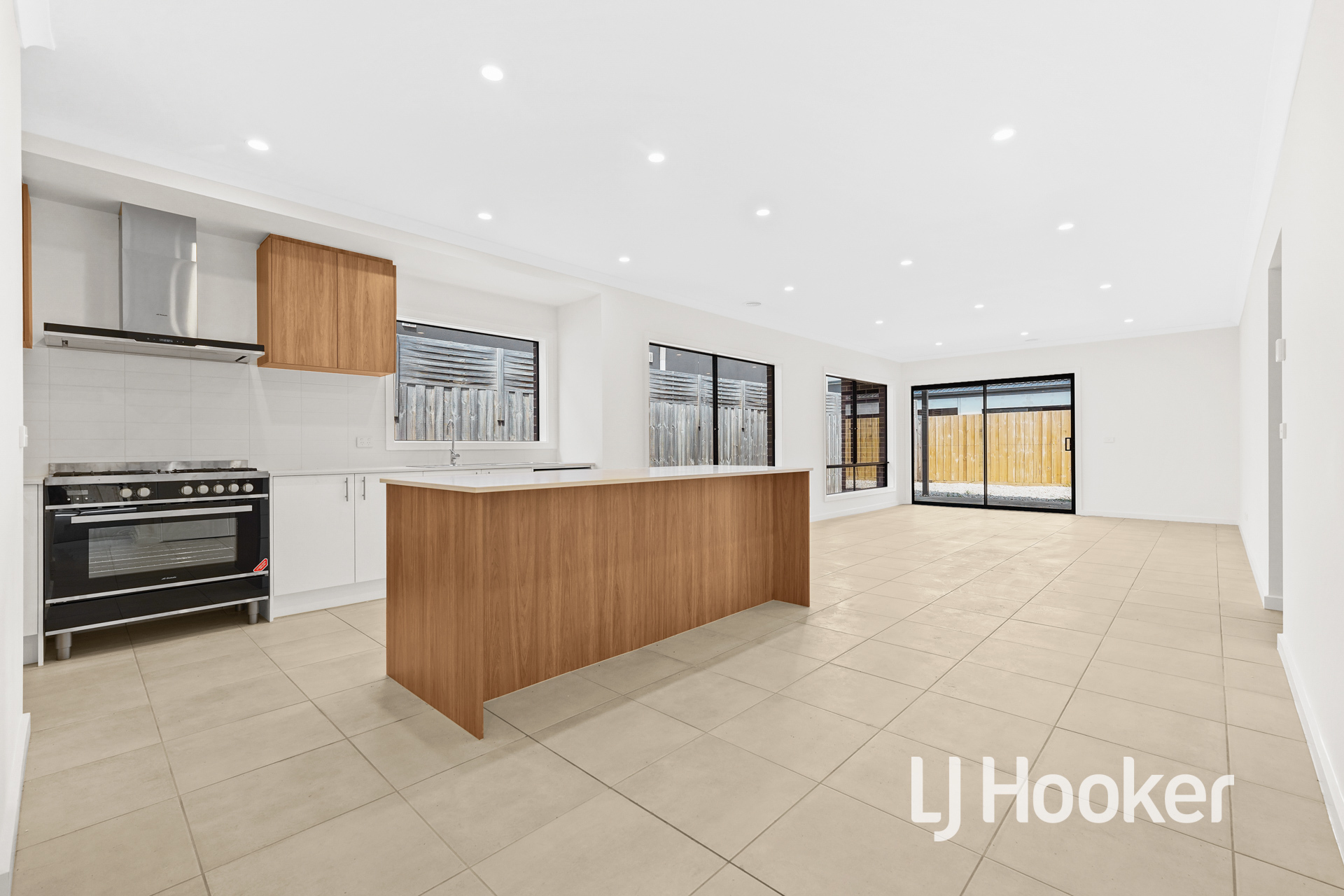 7 Maserati Way, Cranbourne East, VIC 3977 - Image 3