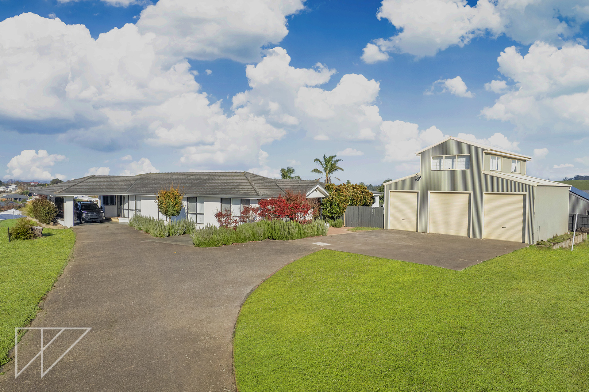 32 SILVER WATTLE DRIVE, Warragul VIC 3820 - Image 1
