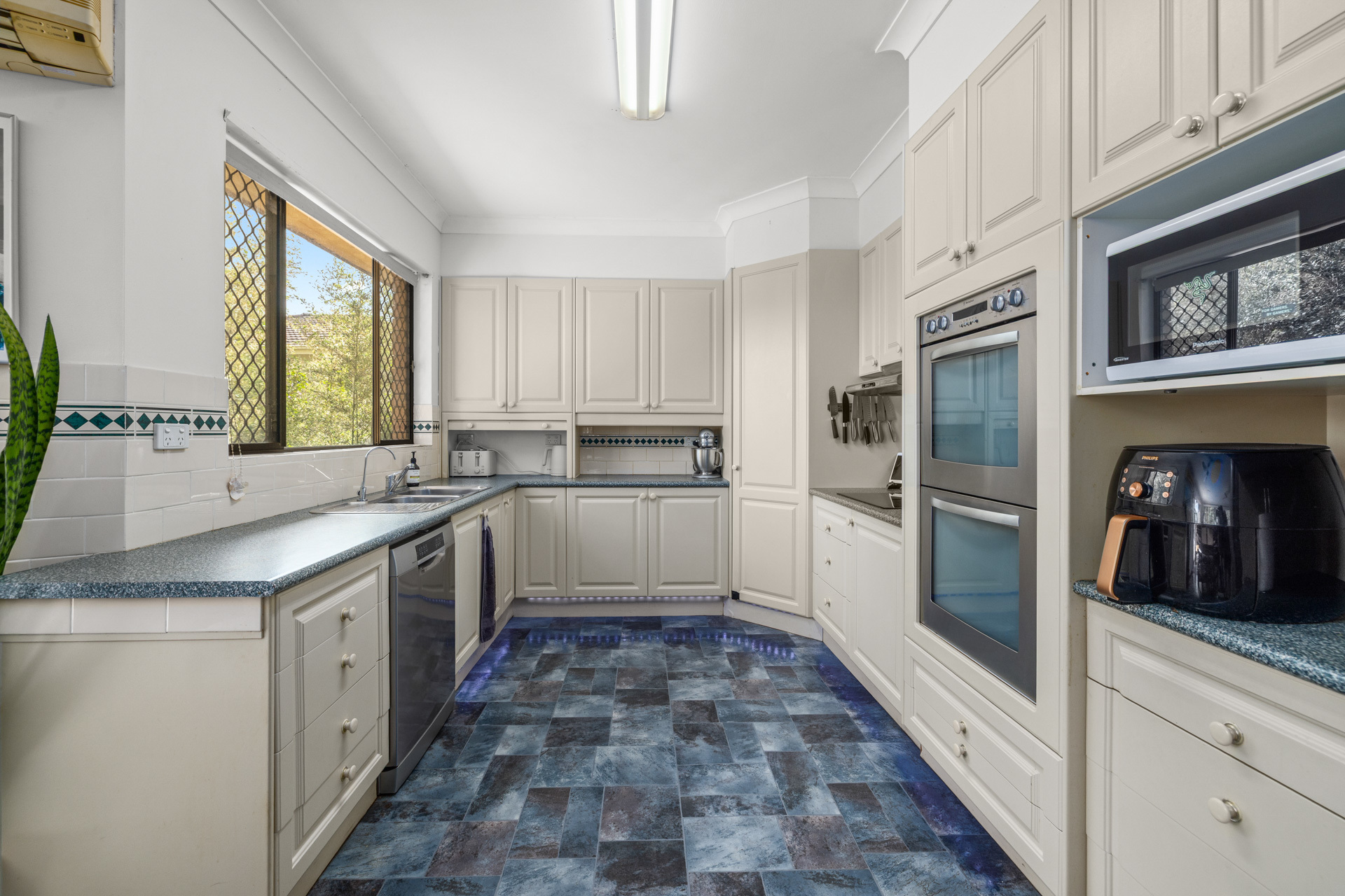 5-bedroom house at 27 Nicoll Crescent, Taree, NSW 2430, Mid-Coast, New South Wales