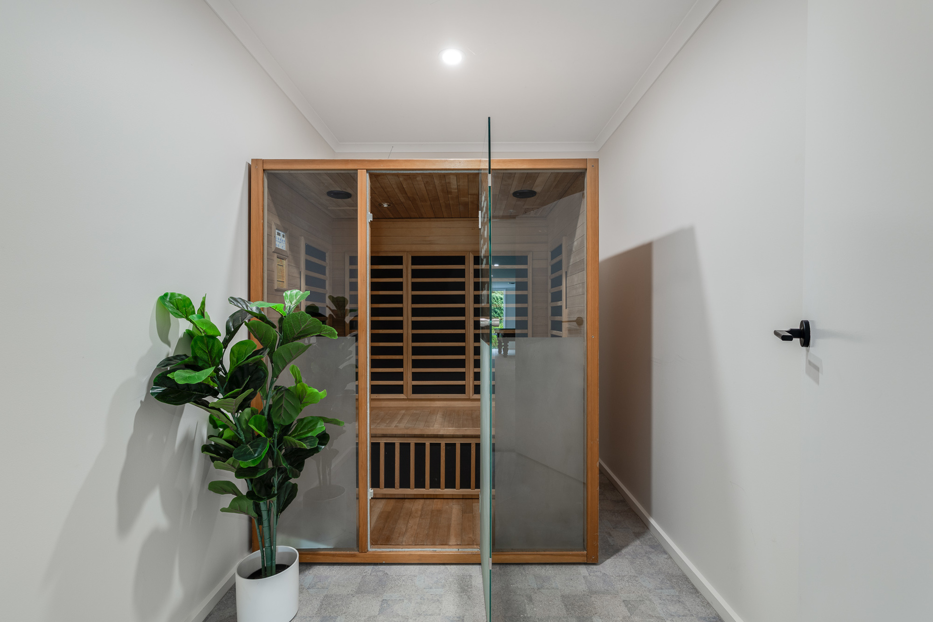 7-bedroom house at 7 Curzon Street, Mount Lofty, QLD 4350, , Queensland