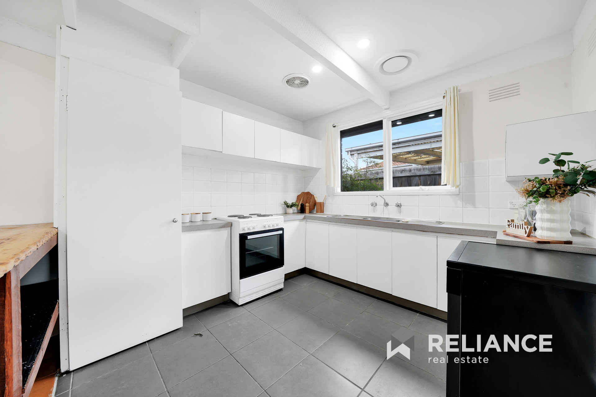 16 BERNHARDT AVENUE, Hoppers Crossing VIC 3029 - Image 8