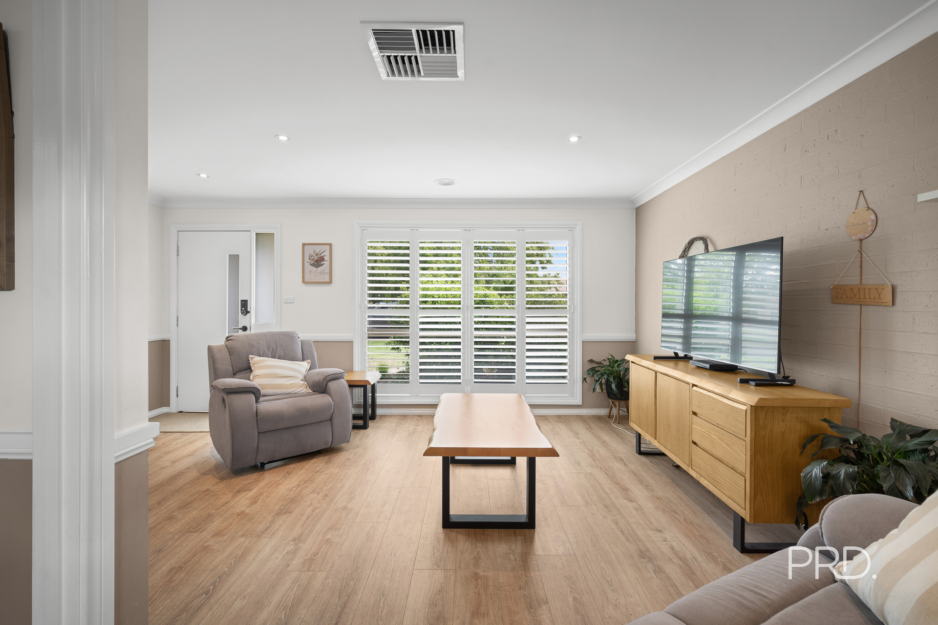 22 Karoom Drive, Glenfield Park, NSW 2650 - Image 3