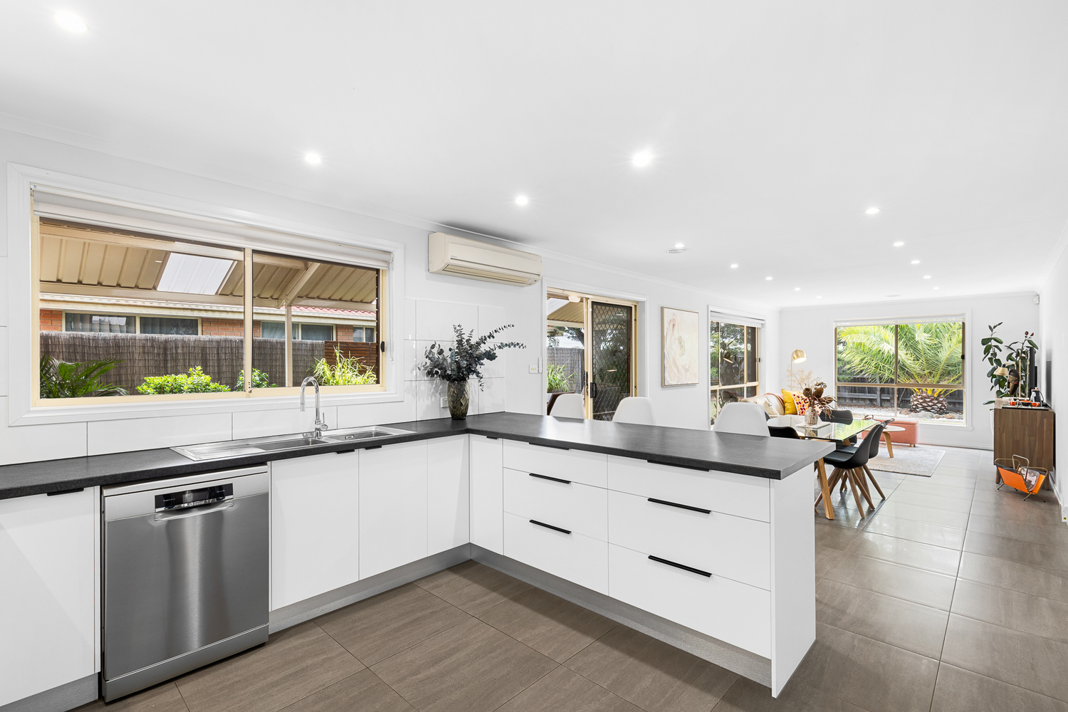 8 Lady Rose Crescent, Sydenham, VIC 3037 - Image 3