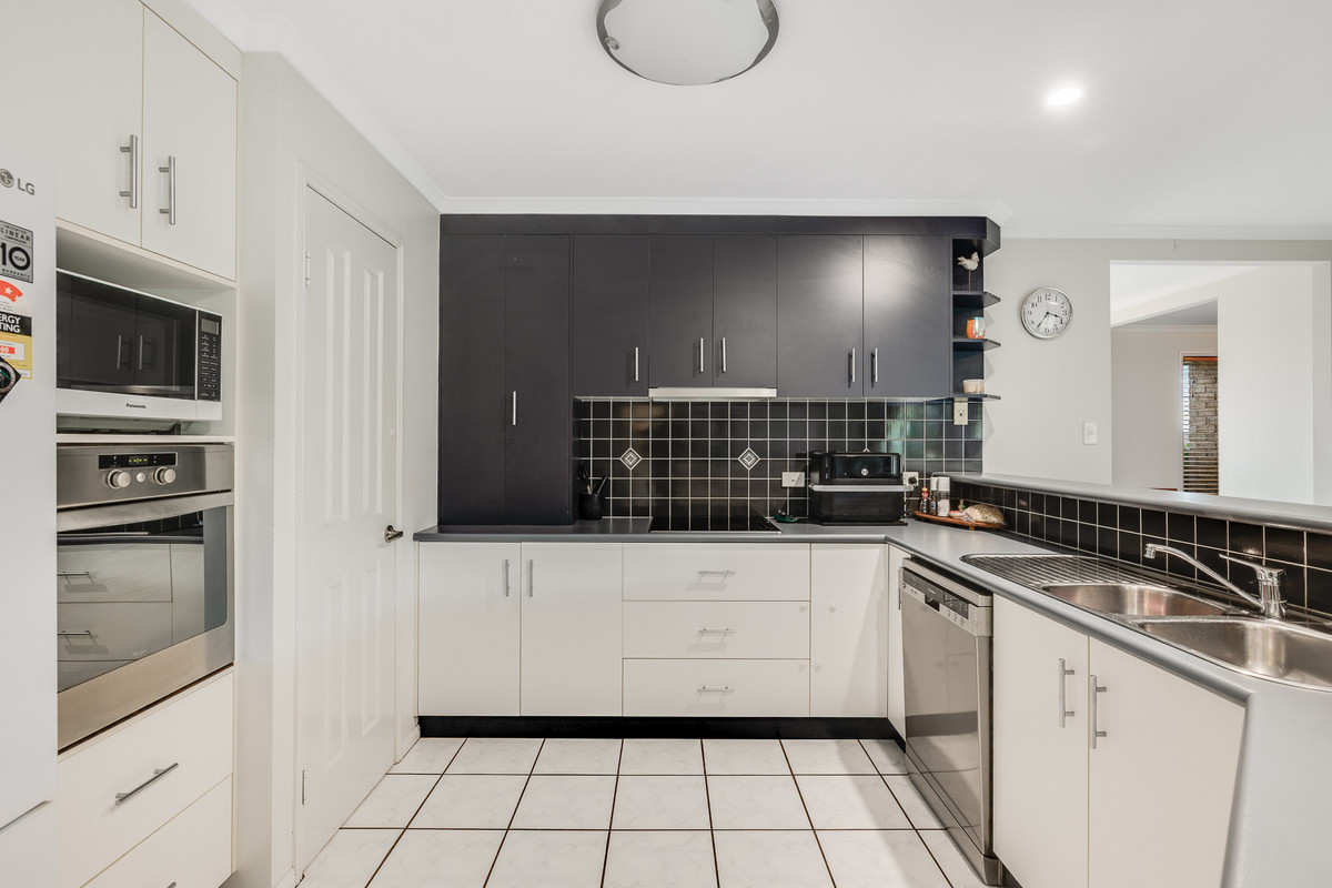 14 Shelton Crescent, Kearneys Spring, QLD 4350 - Image 5