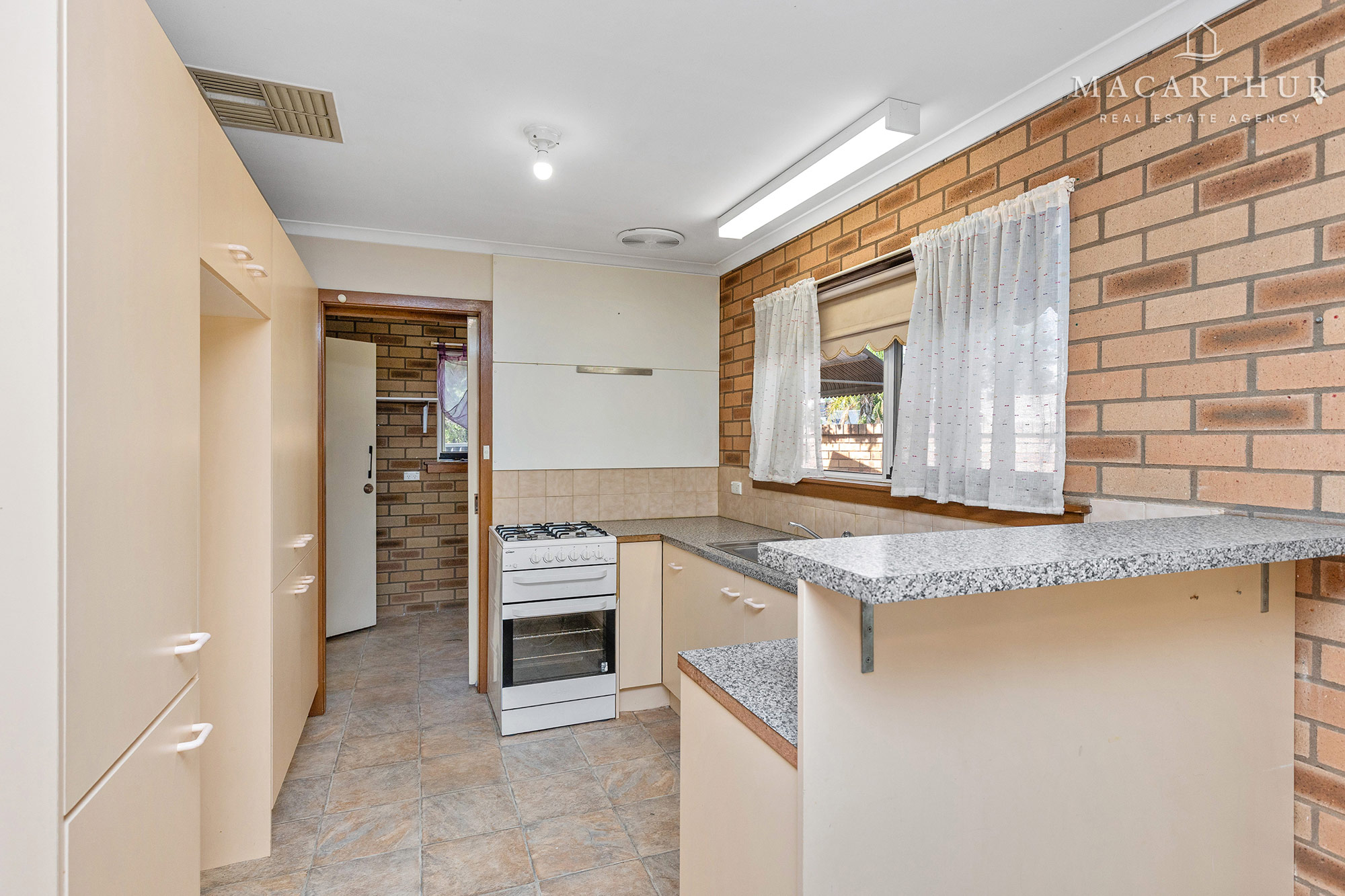5 47 KAROOM DRIVE, GLENFIELD PARK NSW 2650 - Image 7