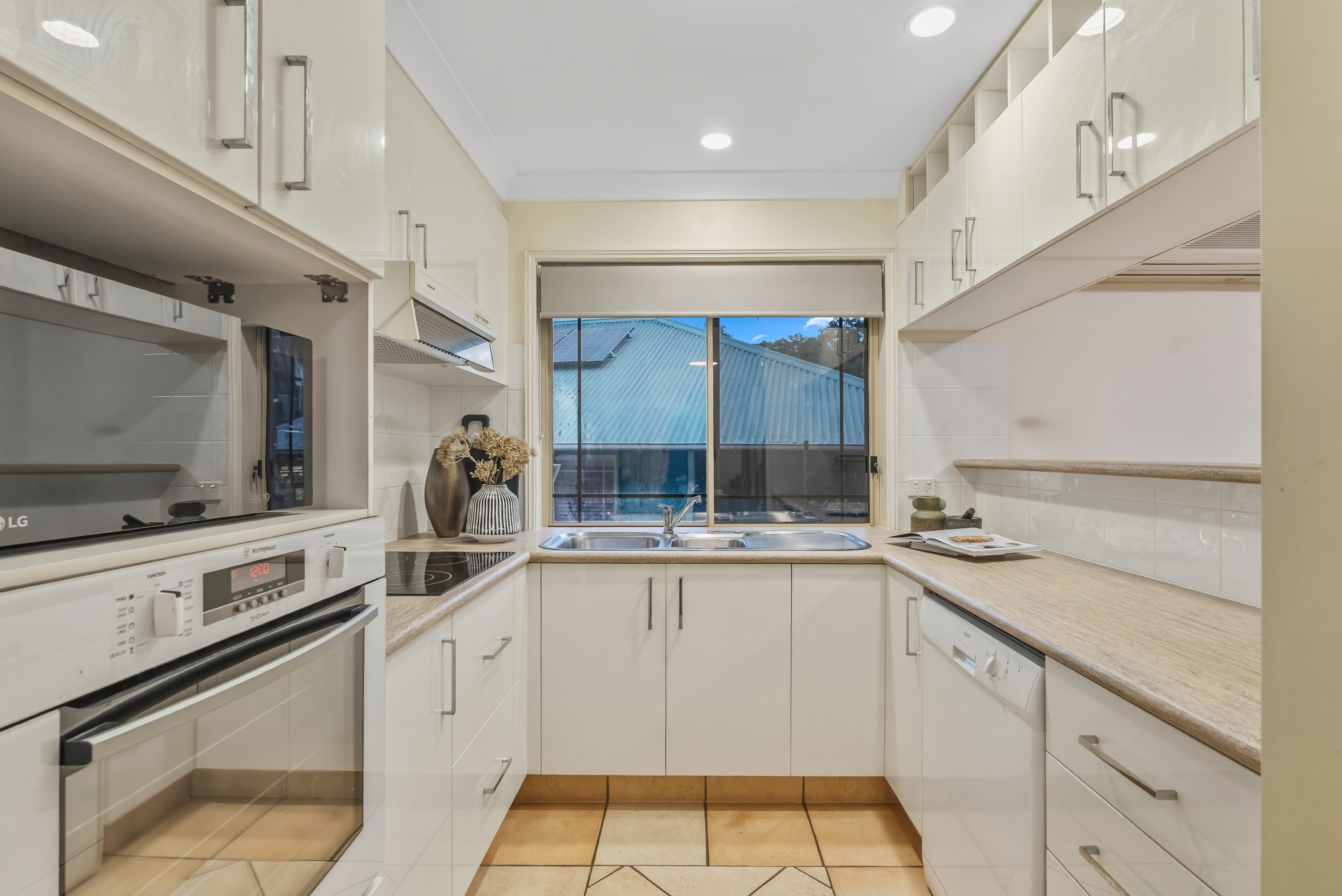 35 360 SIMPSONS ROAD, BARDON QLD 4065 - Image 8