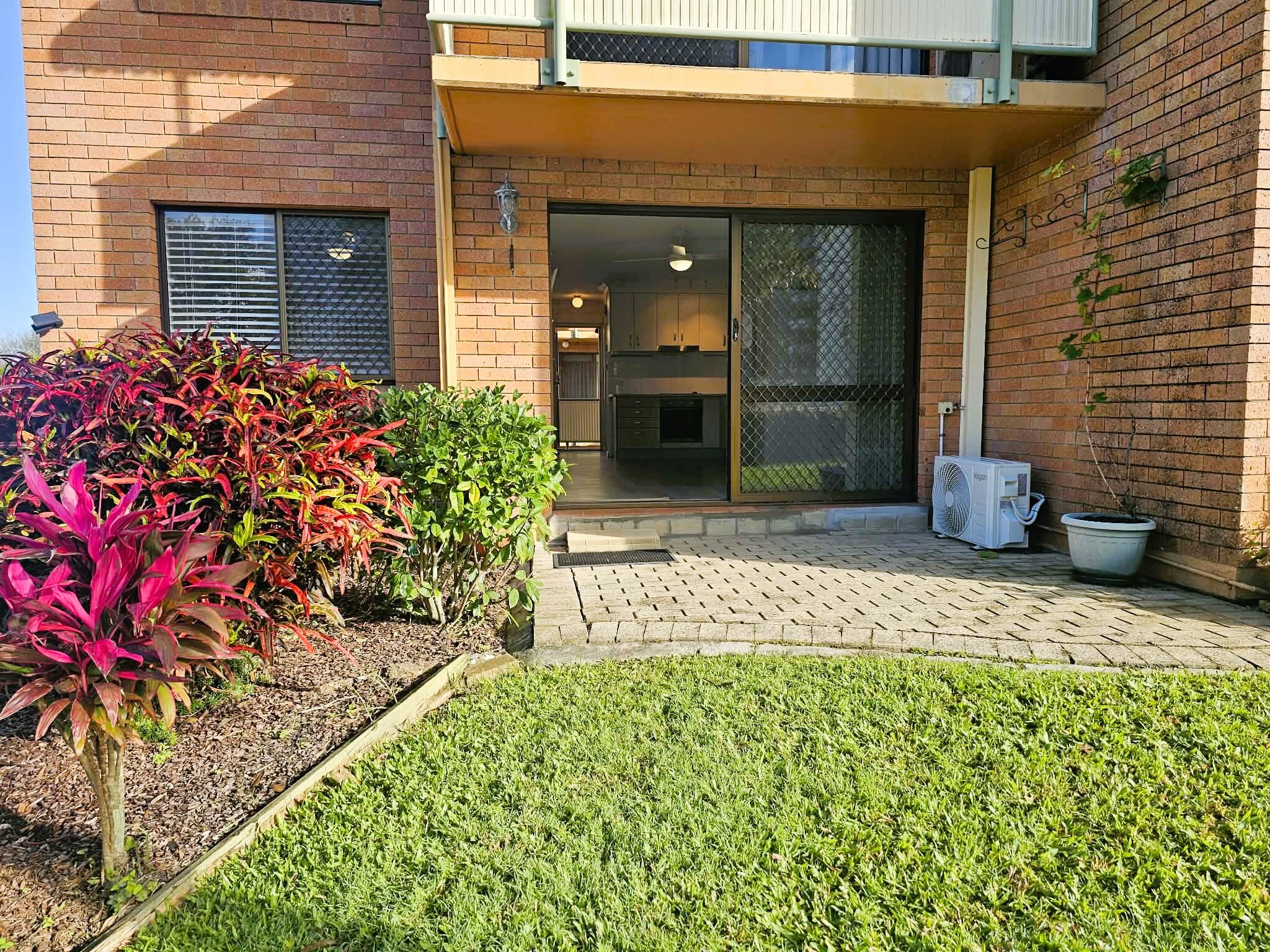 PENINSULA TERRACE 1 5 SYDNEY STREET, REDCLIFFE QLD 4020 - Image 1