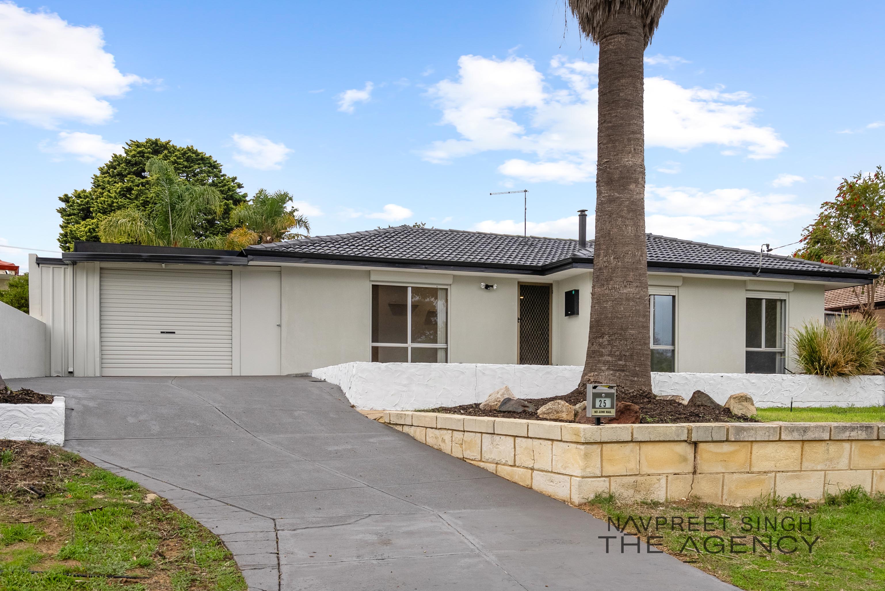 25 Bickner Way, Parmelia, WA 6167 - Image 1