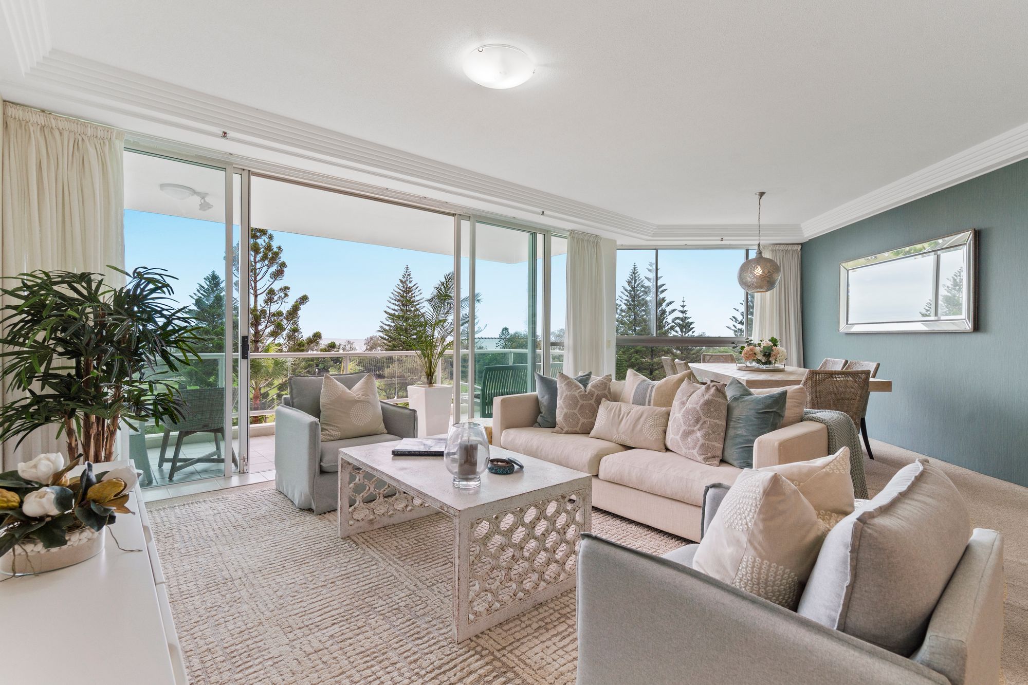 18 177 OLD BURLEIGH ROAD, BROADBEACH QLD 4218 - Image 1