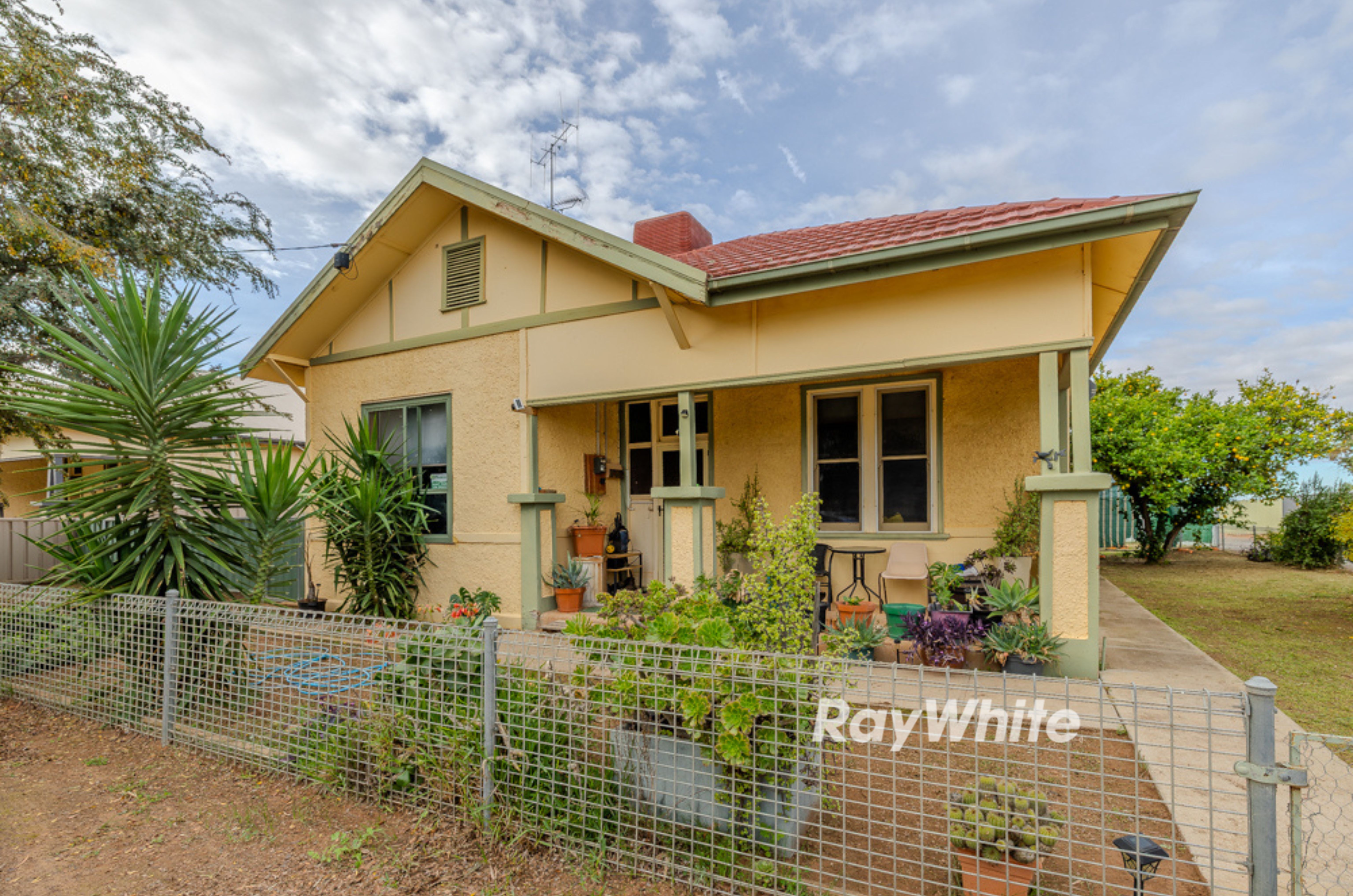 15 MARTIN AVENUE, Ouyen VIC 3490 - Image 1