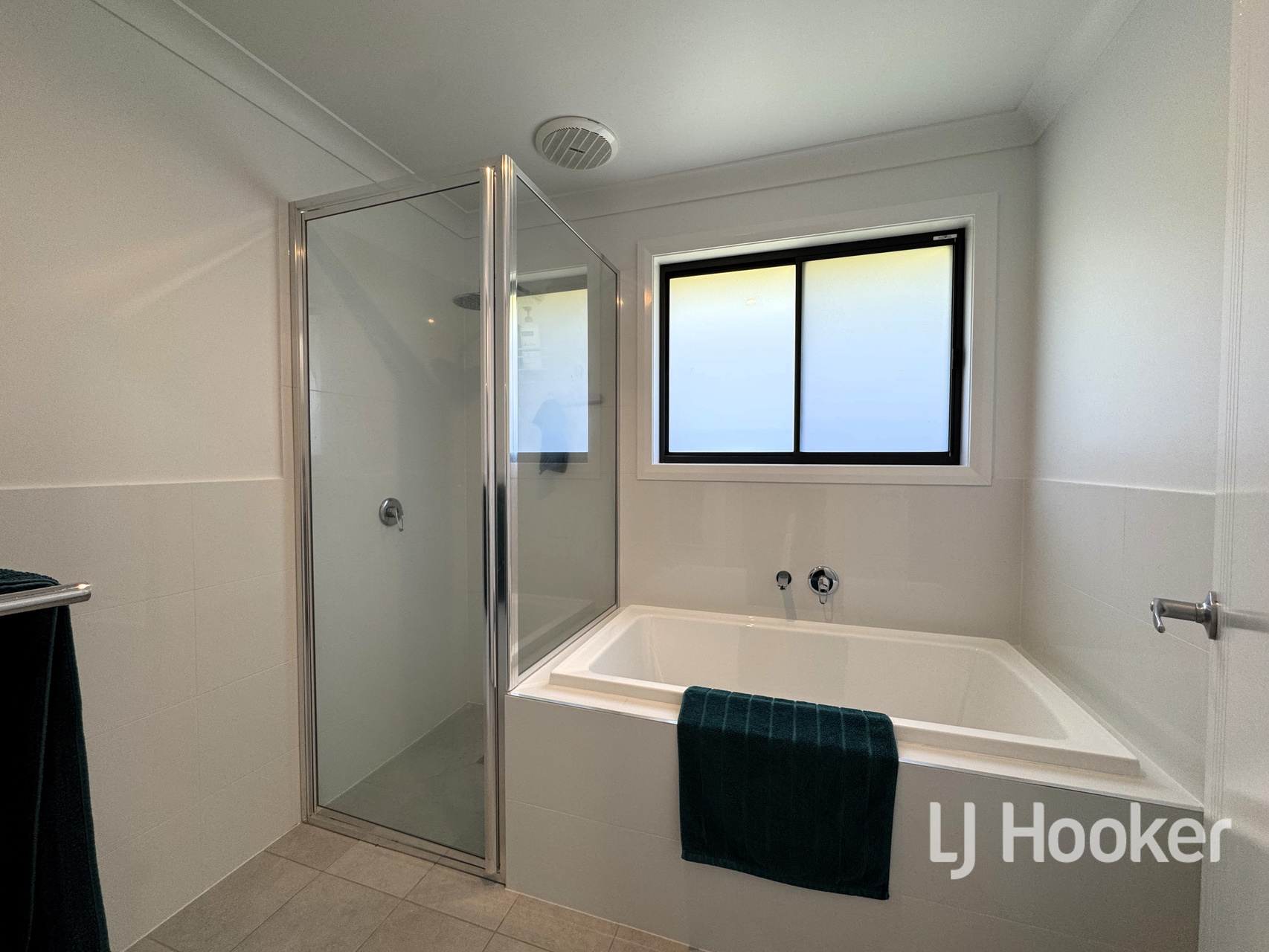 6-bedroom unit at 102 MOORE STREET, Inverell NSW 2360, Inverell, New South Wales