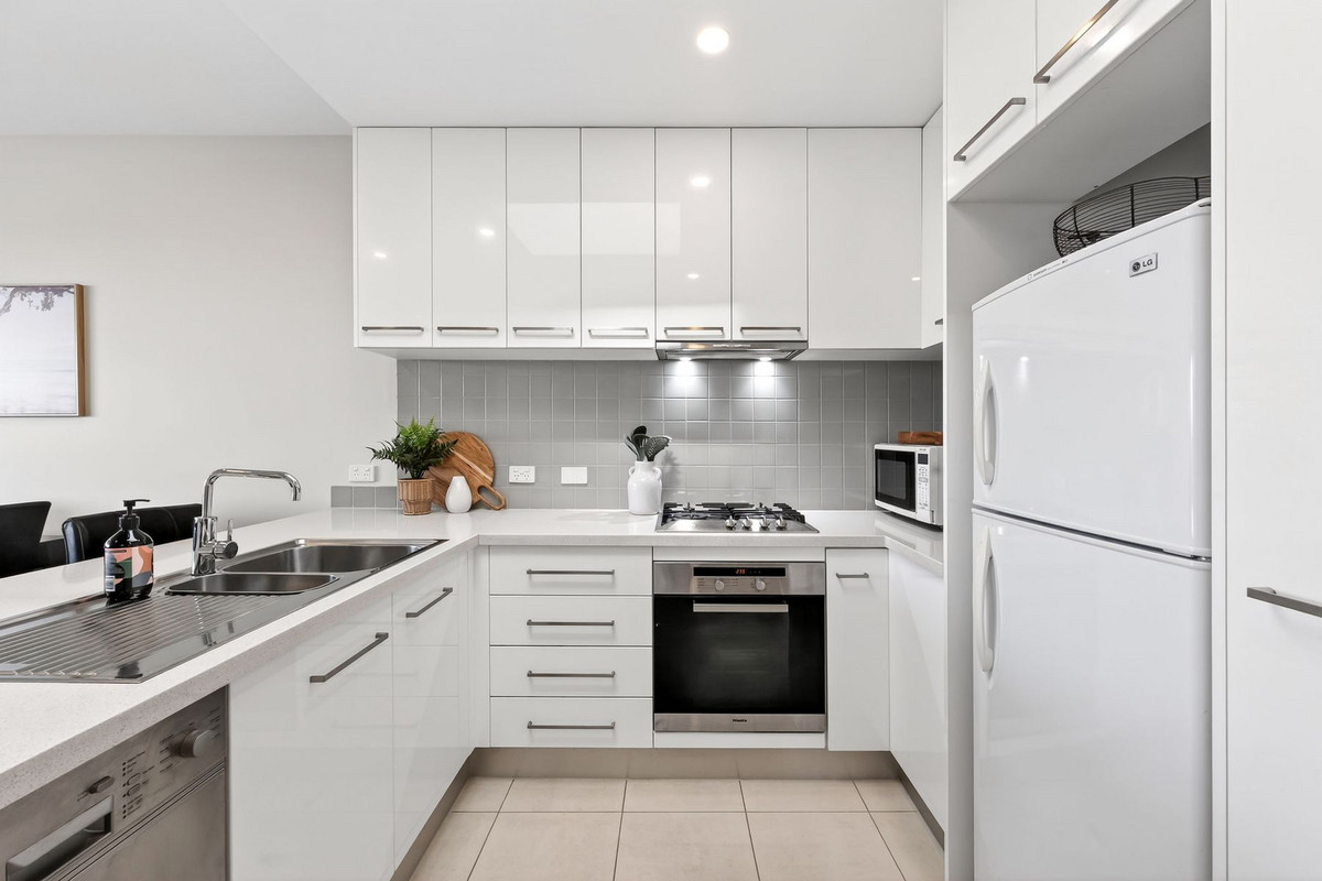 10 7 BELL STREET, TORQUAY VIC 3228 - Image 6