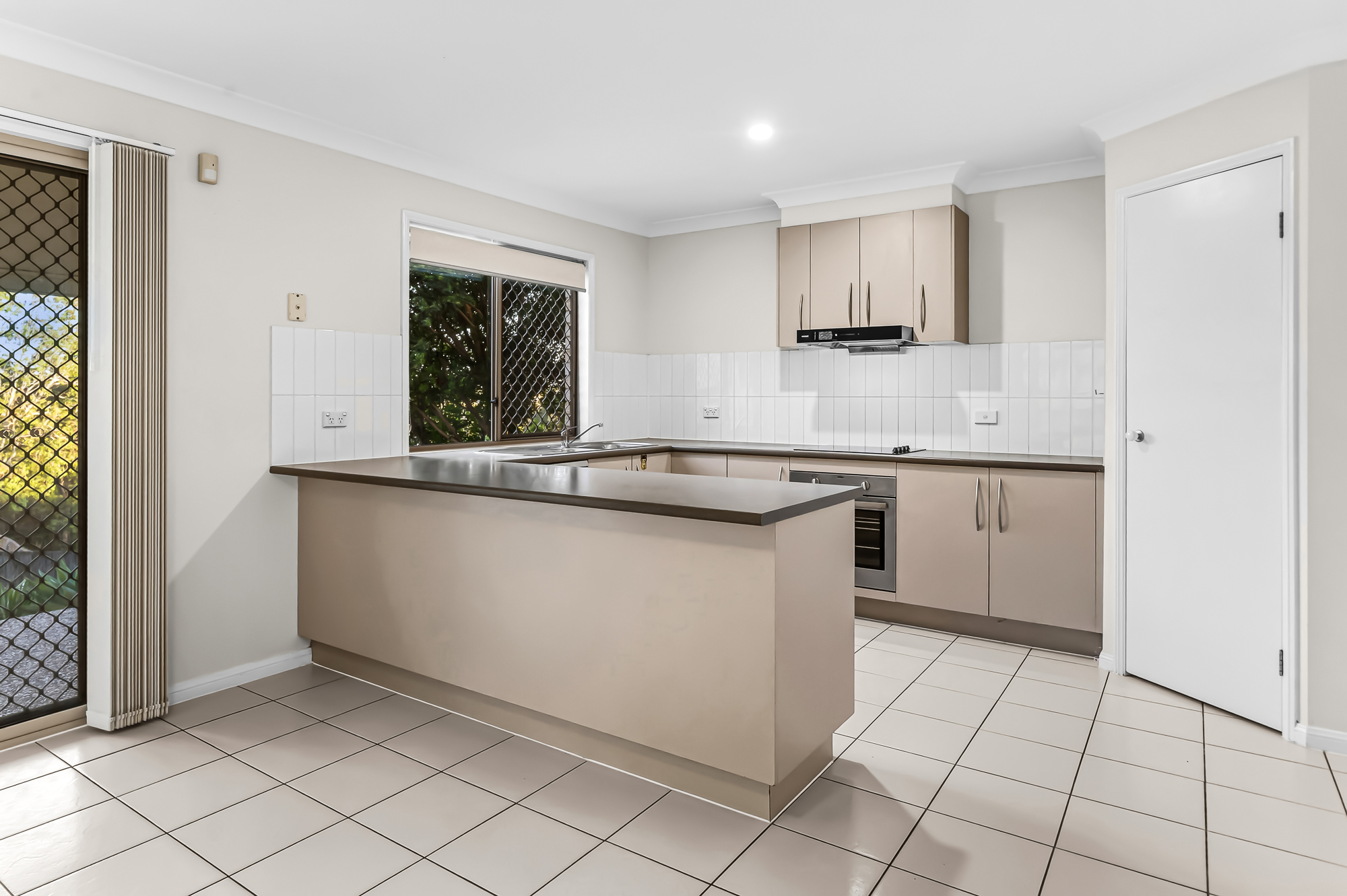 3 Ameera Court, Underwood, QLD 4119 - Image 8
