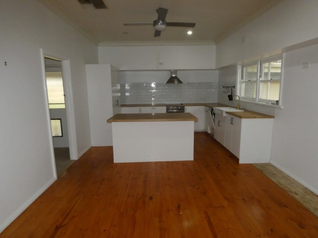 5-bedroom house at 43 Devereux Street, Warracknabeal, VIC 3393, Yarriambiack, Victoria