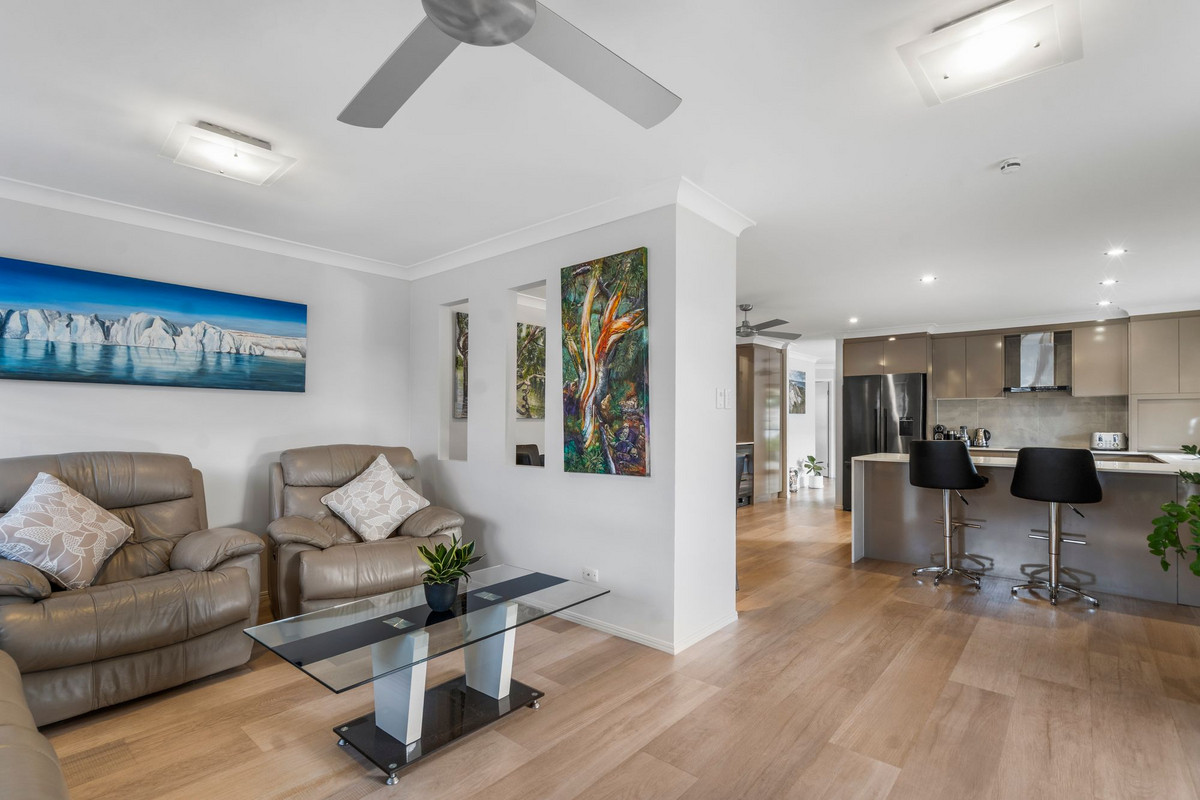 8 MURDOCK PLACE, Wakerley QLD 4154 - Image 10