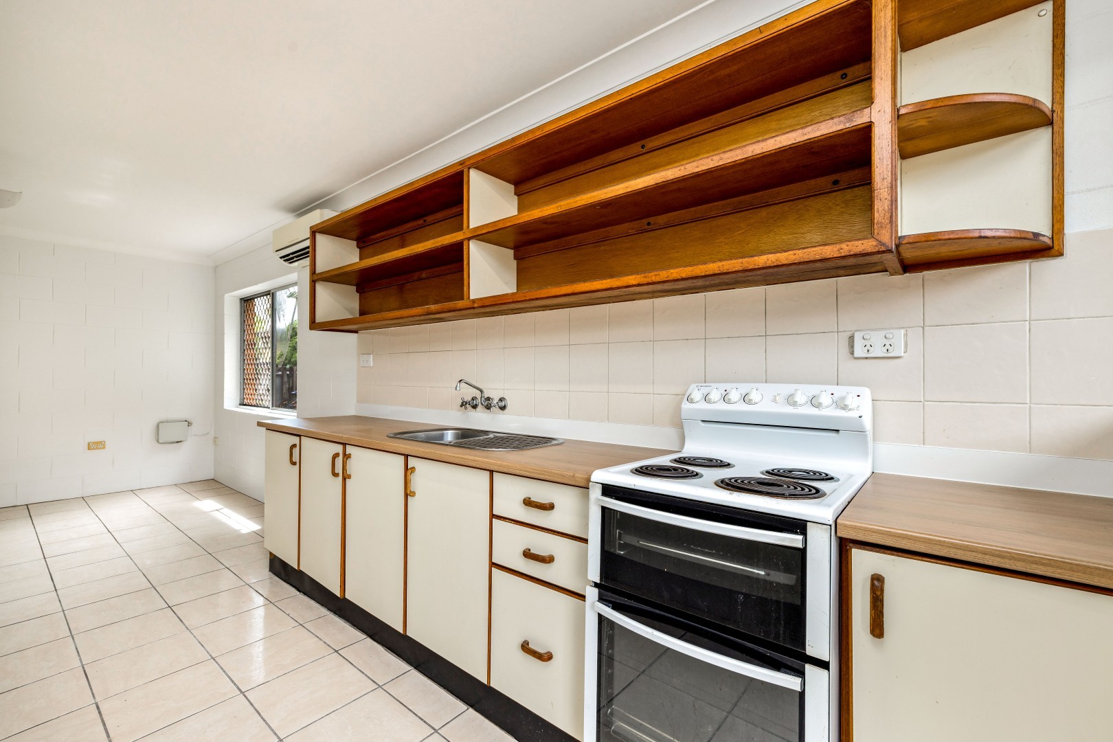 1 18 CURTIN STREET, WESTCOURT QLD 4870 - Image 2