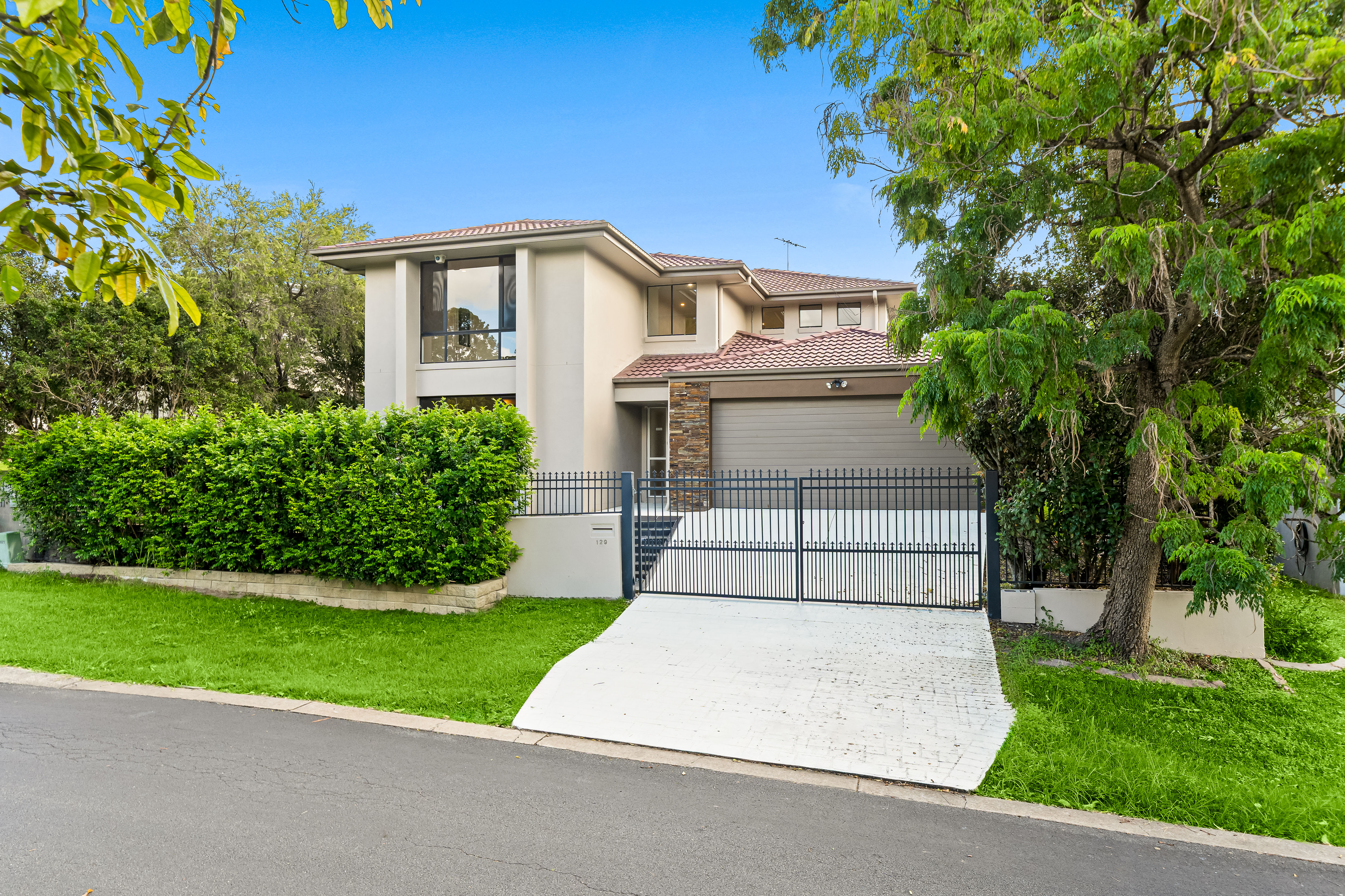 5-bedroom house at 129 Didbrook Street, Robertson, QLD 4109, Brisbane, Queensland
