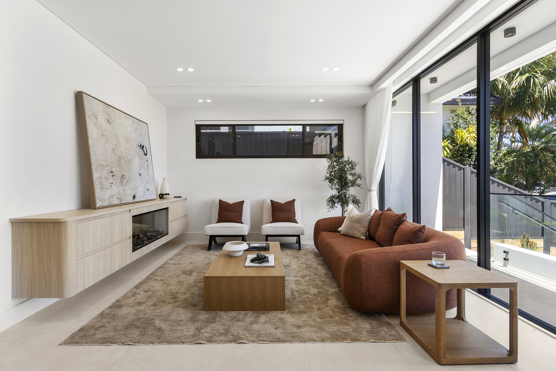 5-bedroom unit at 4B Rocklea Crescent, Sylvania, NSW 2224, Sutherland, New South Wales