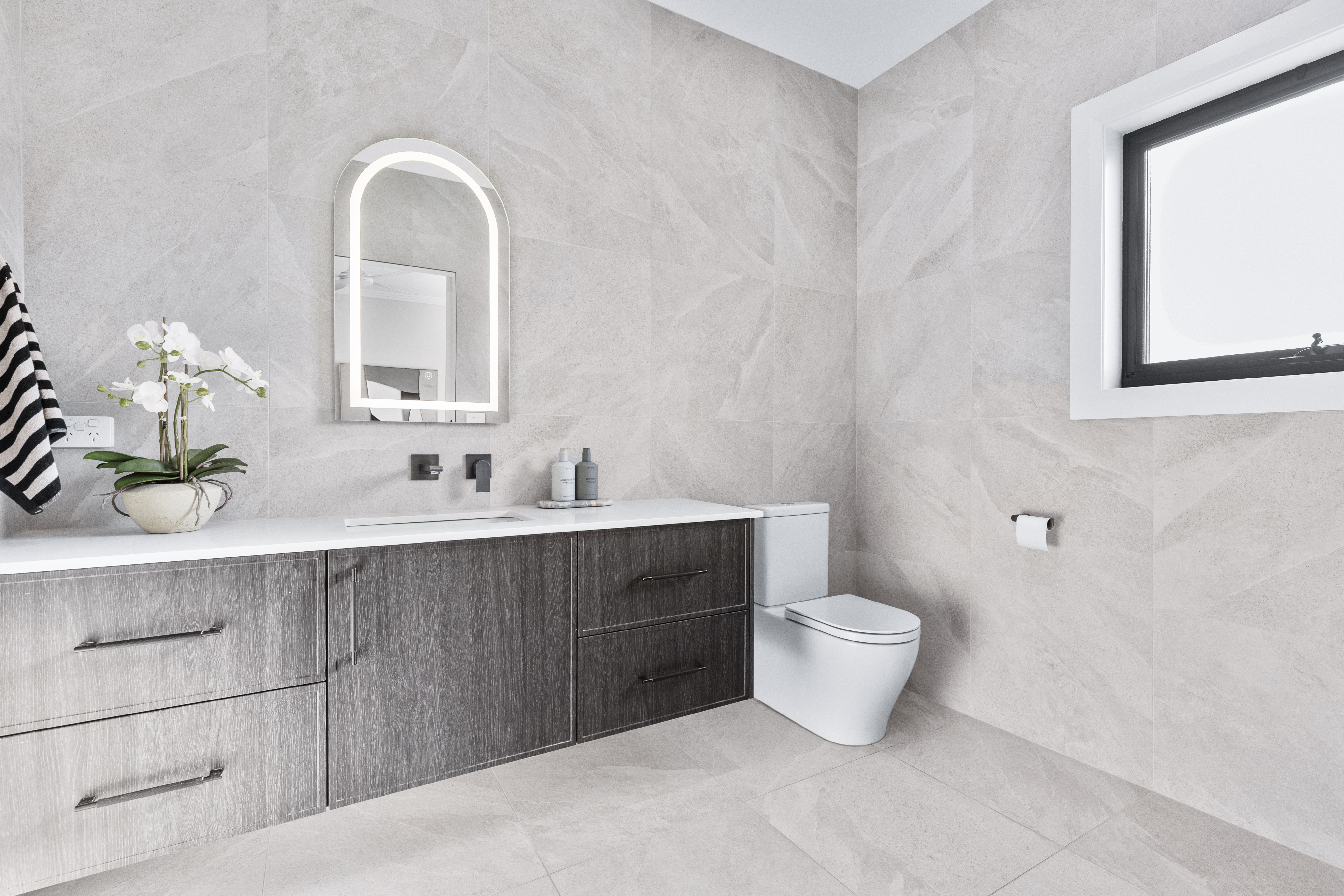 12 BURT STREET, Gobbagombalin NSW 2650 - Image 8