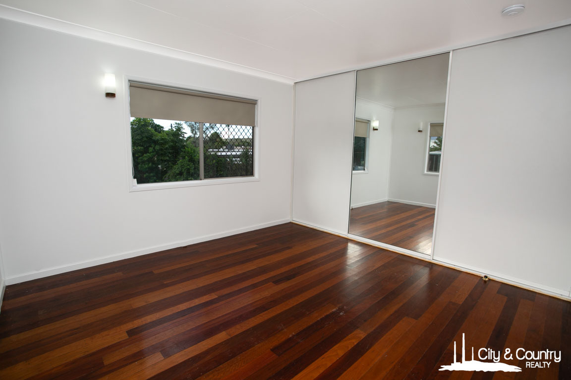 12 BANKS CRESCENT, Sunset QLD 4825 - Image 9