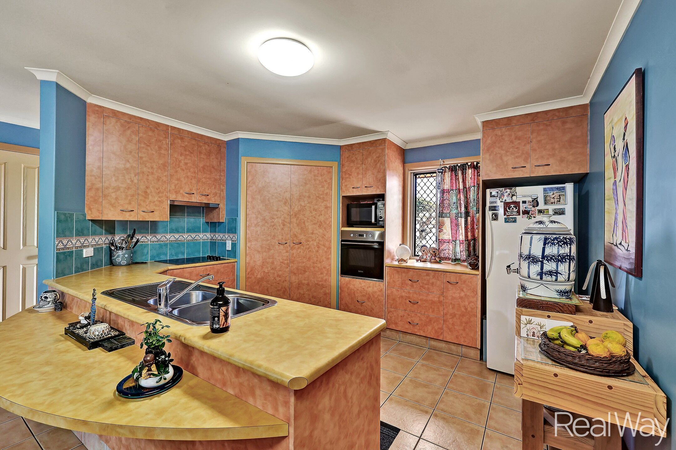 12 PORRAS COURT, Avenell Heights QLD 4670 - Image 4