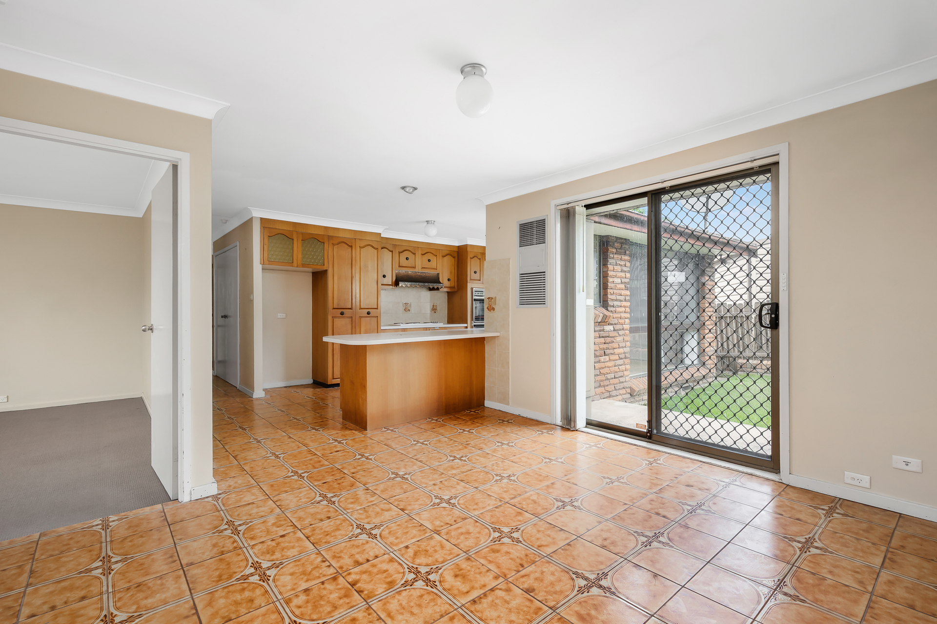 2 Ainsworth Crescent, Wetherill Park, NSW 2164 - Image 7