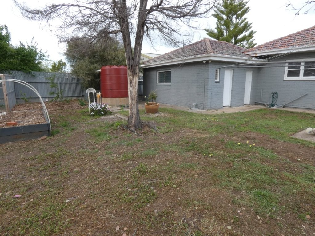 5-bedroom house at 43 Devereux Street, Warracknabeal, VIC 3393, Yarriambiack, Victoria