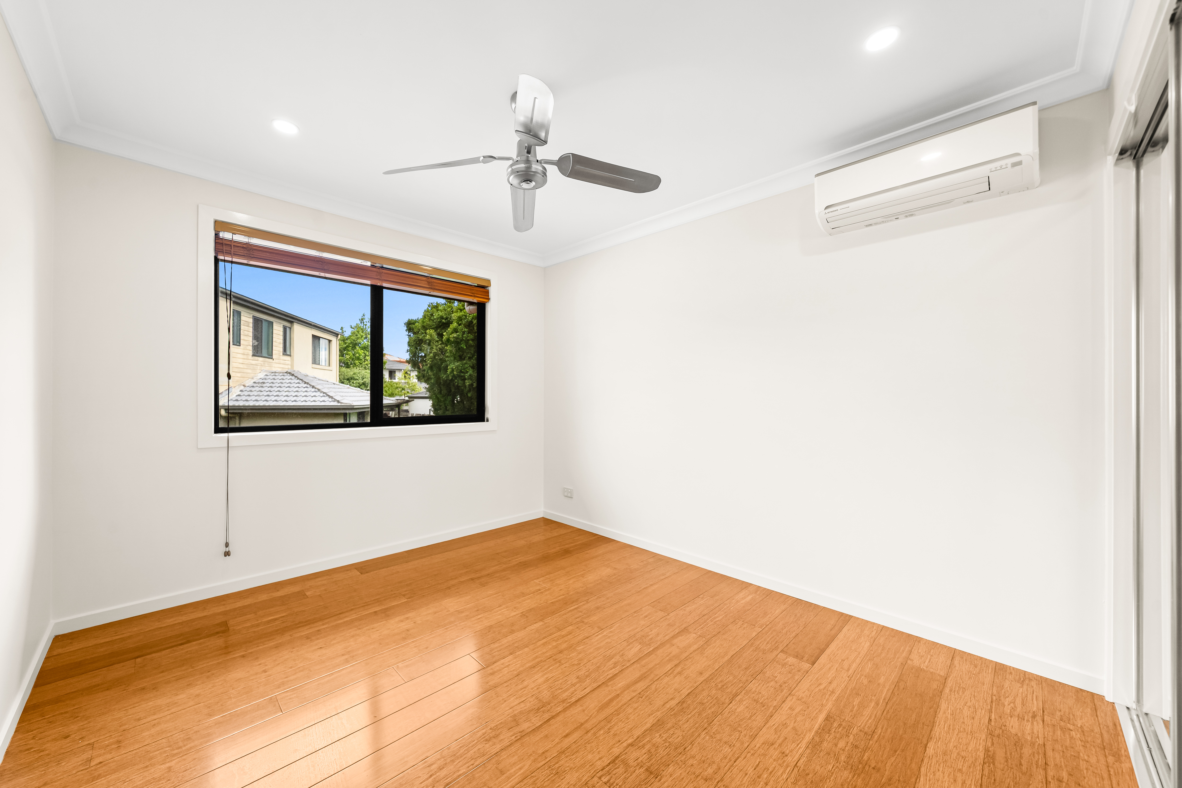 5-bedroom house at 129 Didbrook Street, Robertson, QLD 4109, Brisbane, Queensland