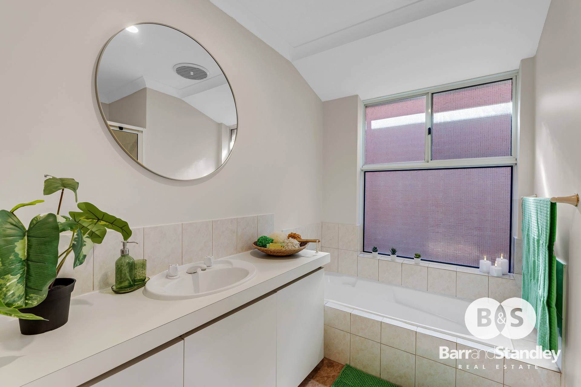 3-bedroom unit at 2/9 Usher Place, Australind, WA 6233, Harvey, Western Australia