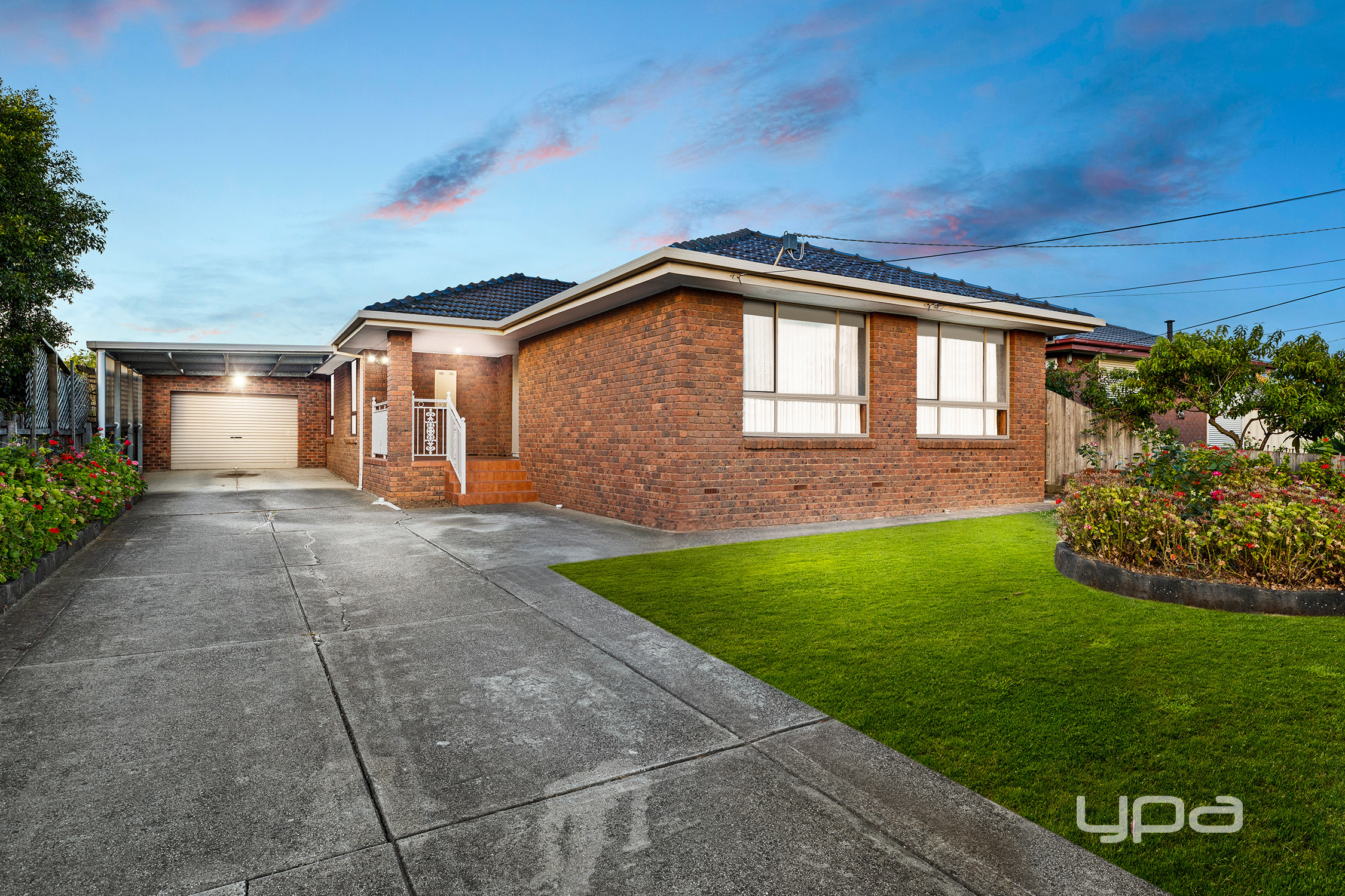 16 Somerton Crescent, St Albans, VIC 3021 - Image 1