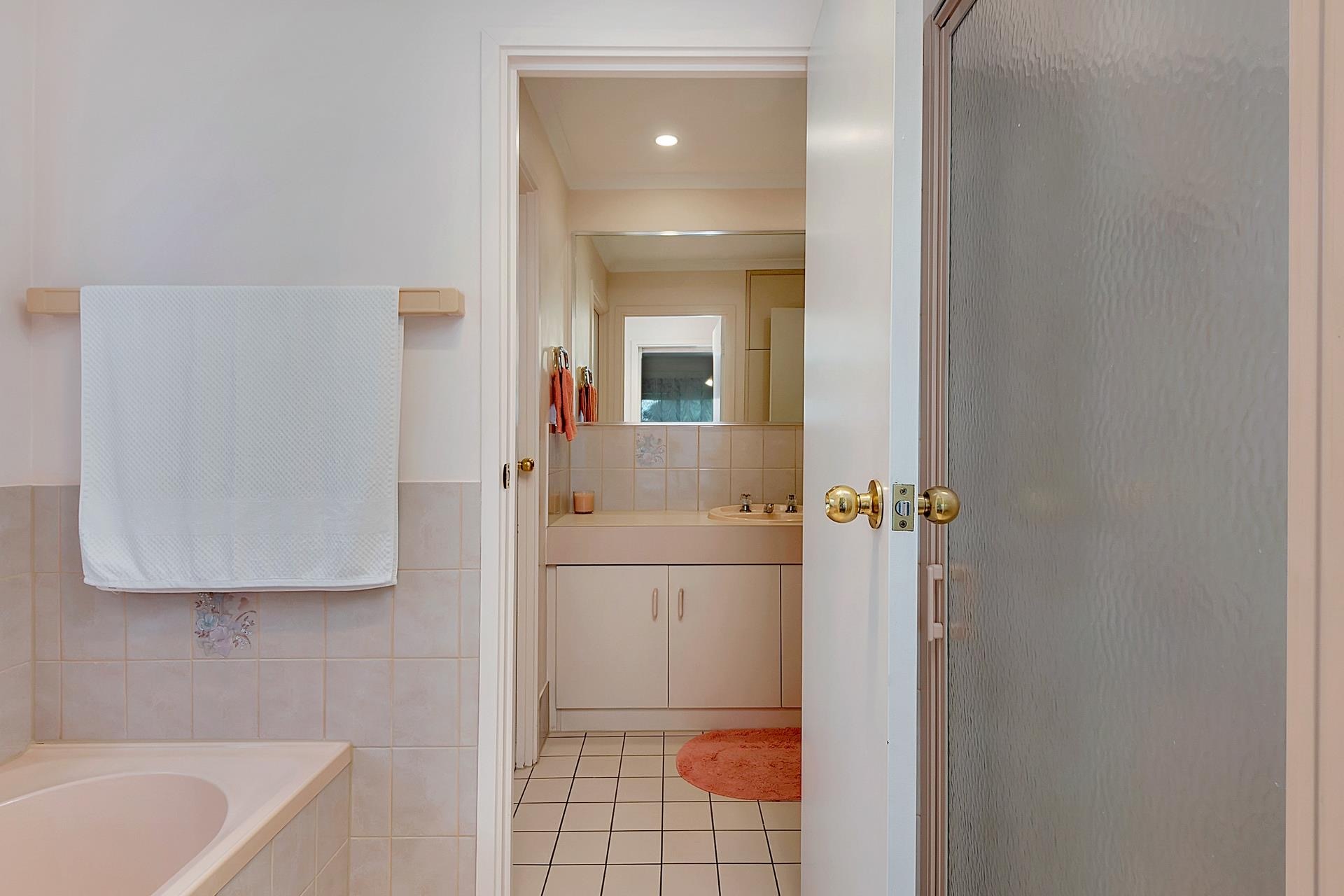 6 Cale Court, Craigmore, SA 5114 - Image 8