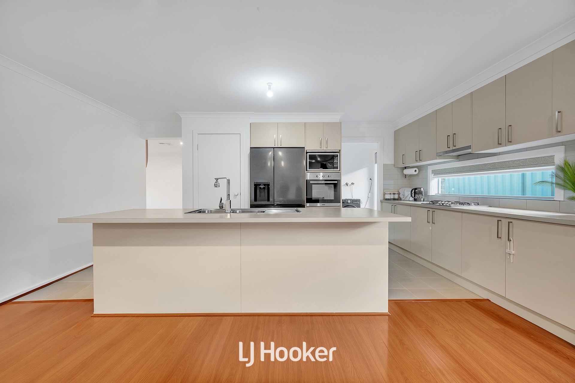 52 Bradford Drive, Cranbourne East, VIC 3977 - Image 7