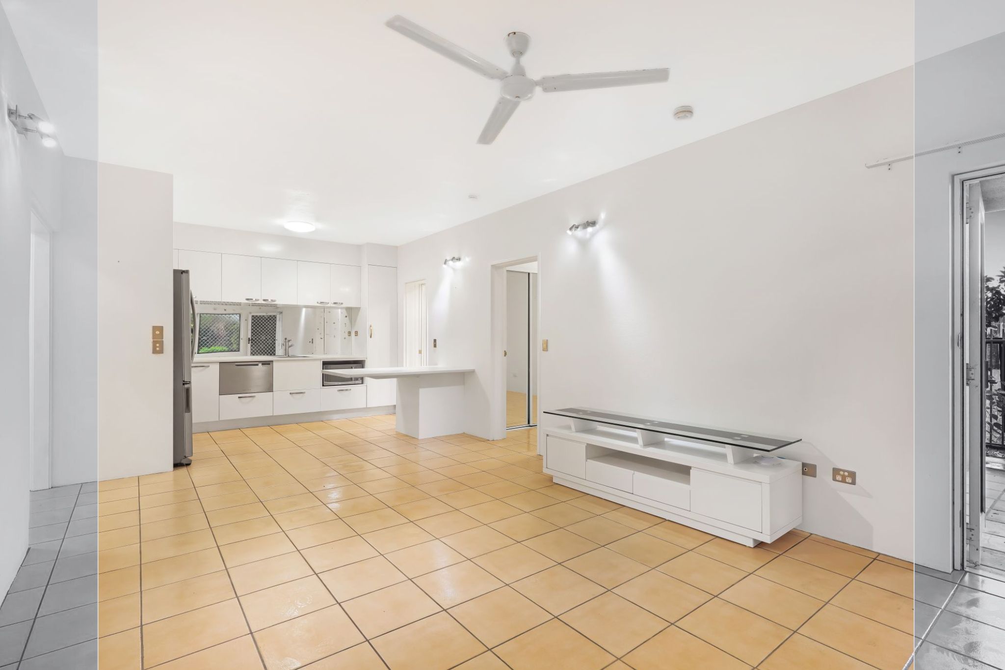 2/670-678 Bruce Highway, Woree, QLD 4868 - Image 1