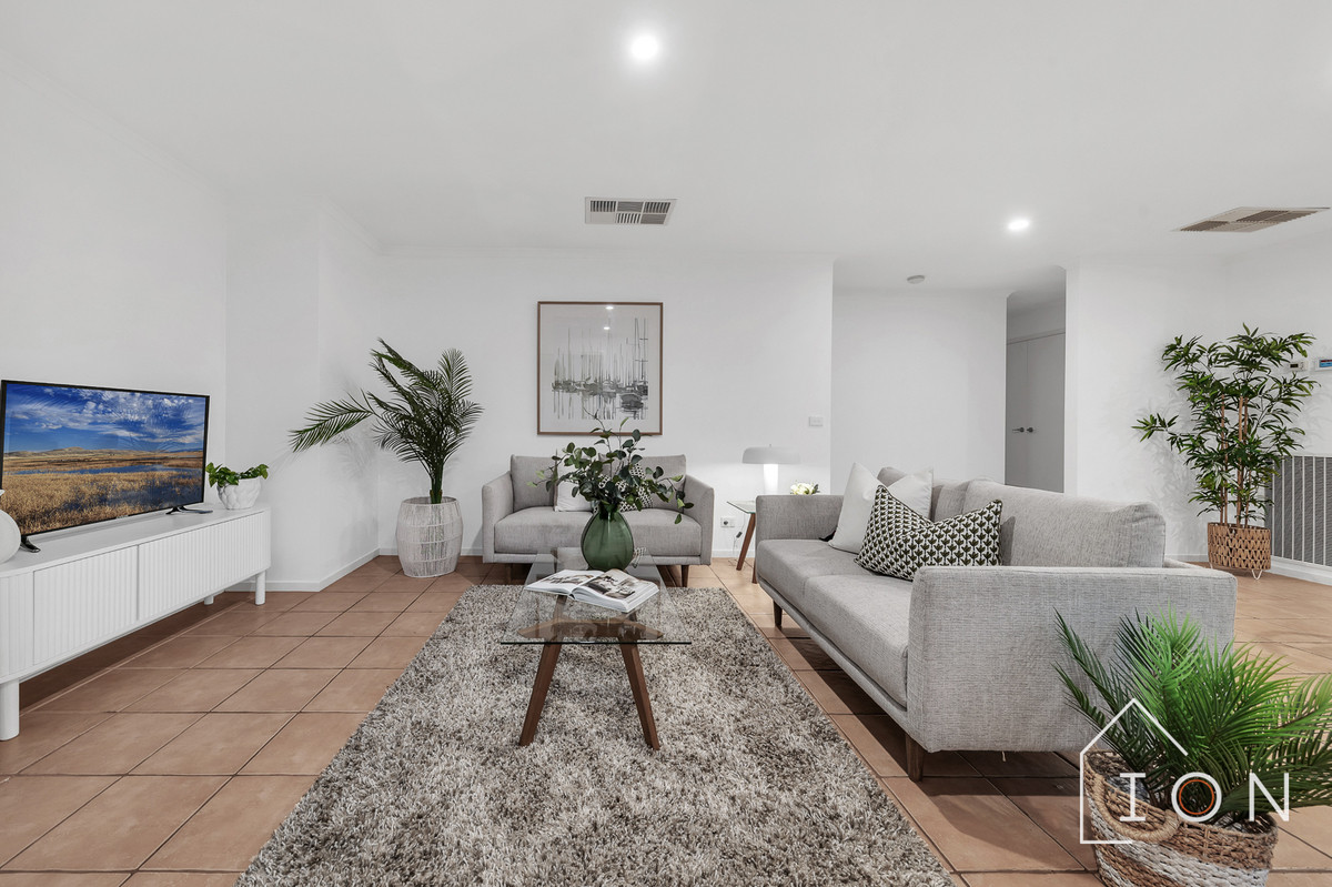 17 BRADFORD DRIVE, Cranbourne East VIC 3977 - Image 5