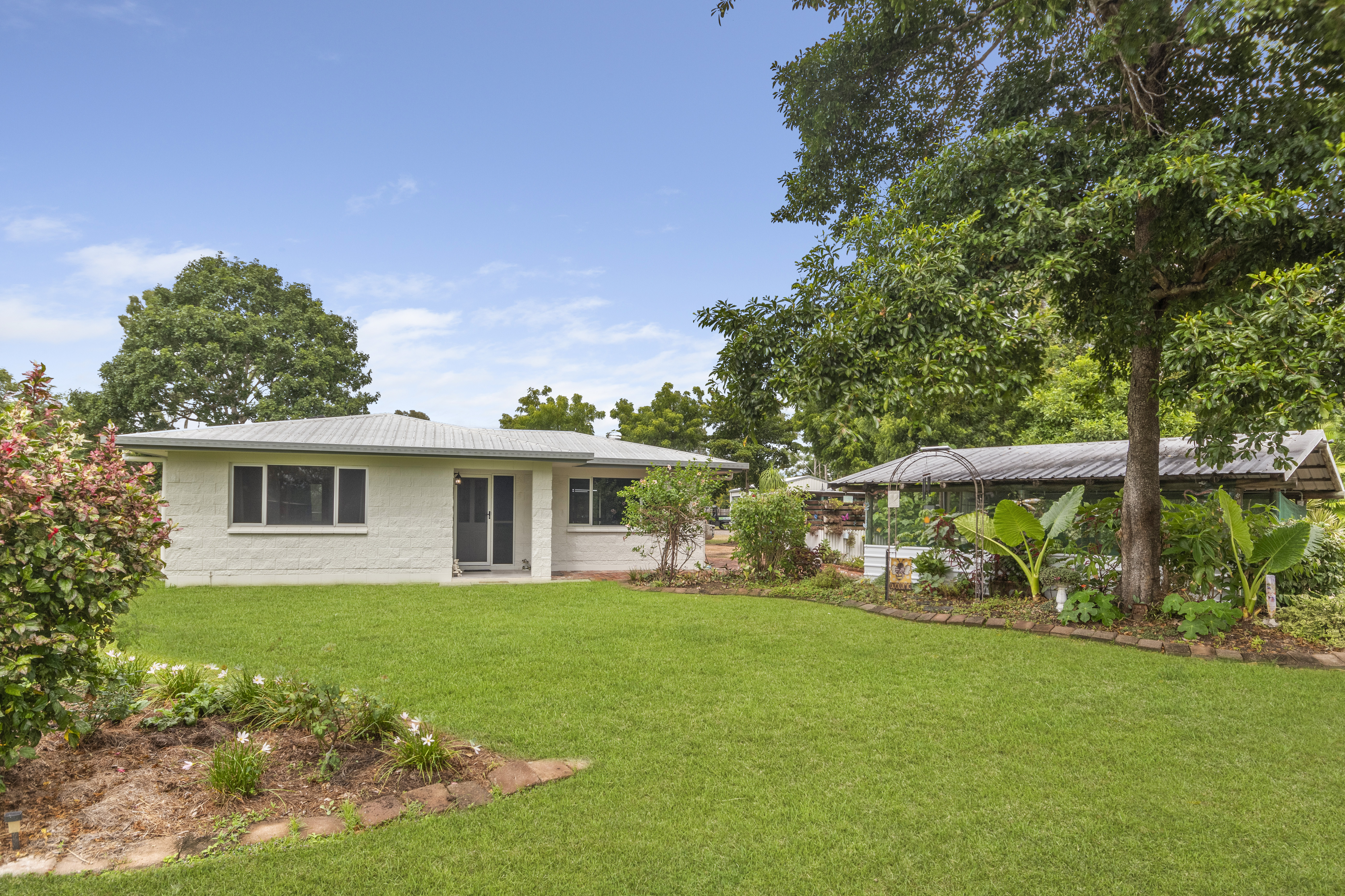 8 JOANNE STREET, Deeragun QLD 4818 - Image 1