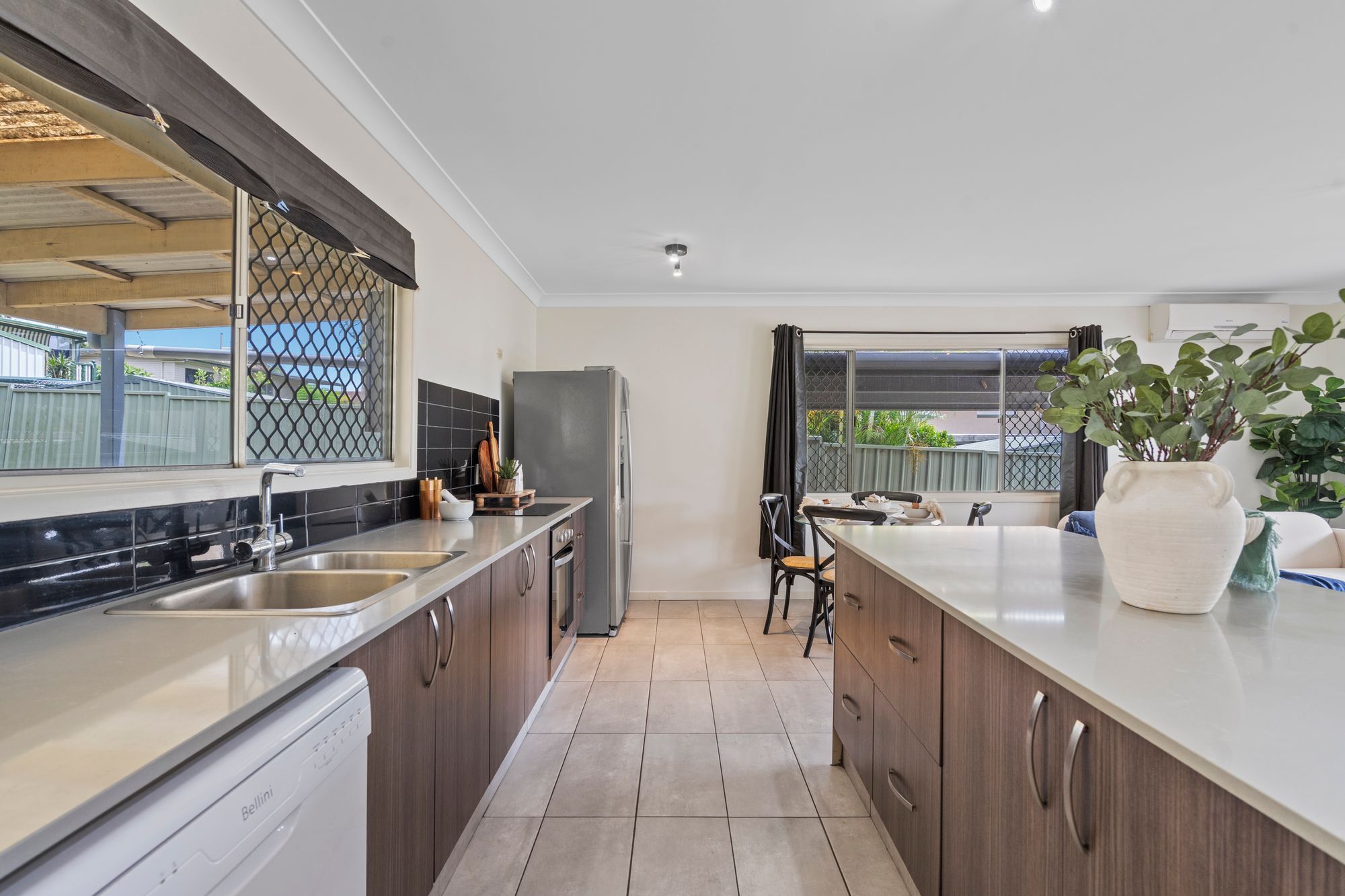 18 SKYLINE DRIVE, Kingston QLD 4114 - Image 9