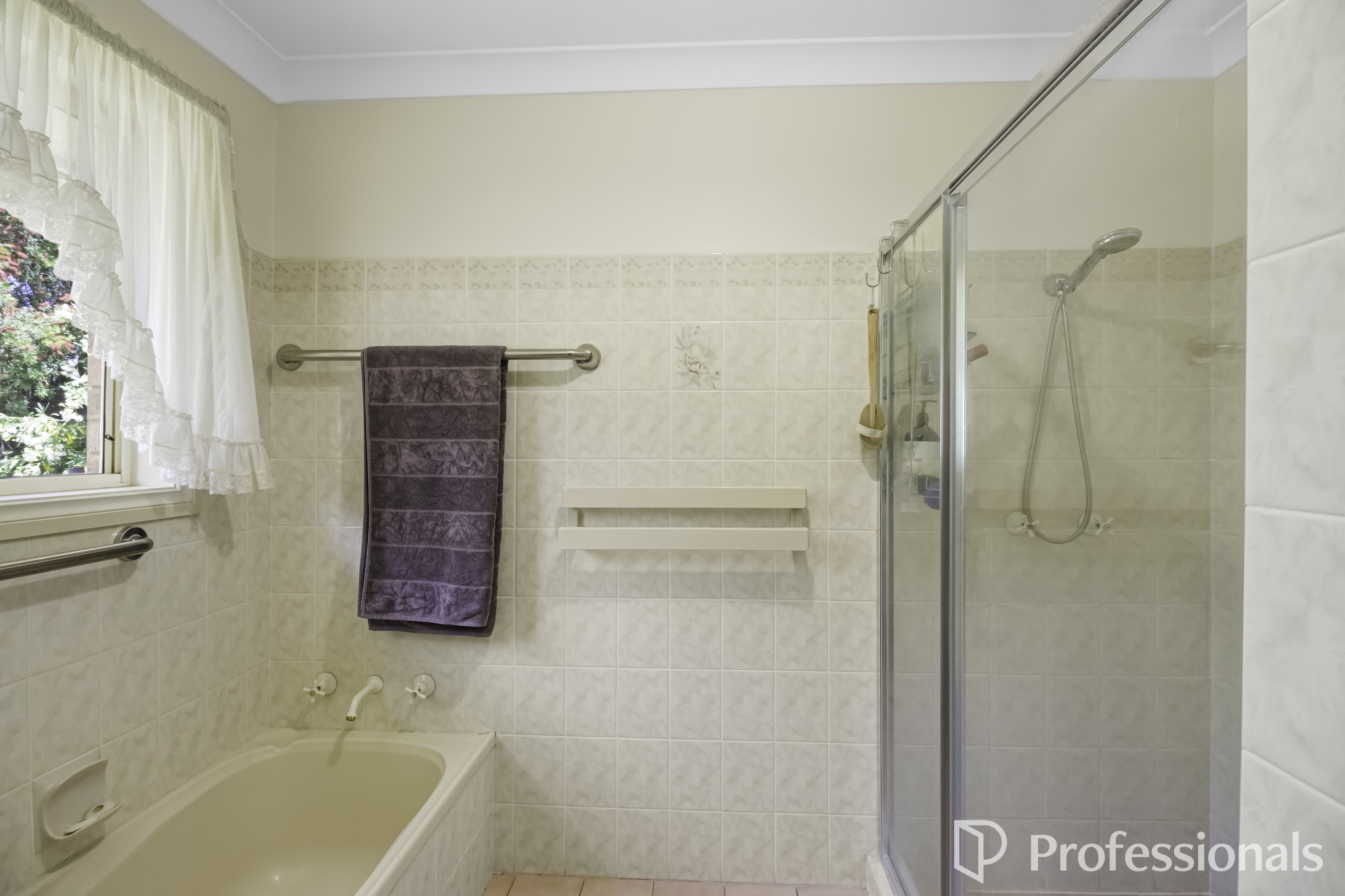 4-bedroom house at 2 Glenvale Place, Bourkelands, NSW 2650, Wagga Wagga, New South Wales