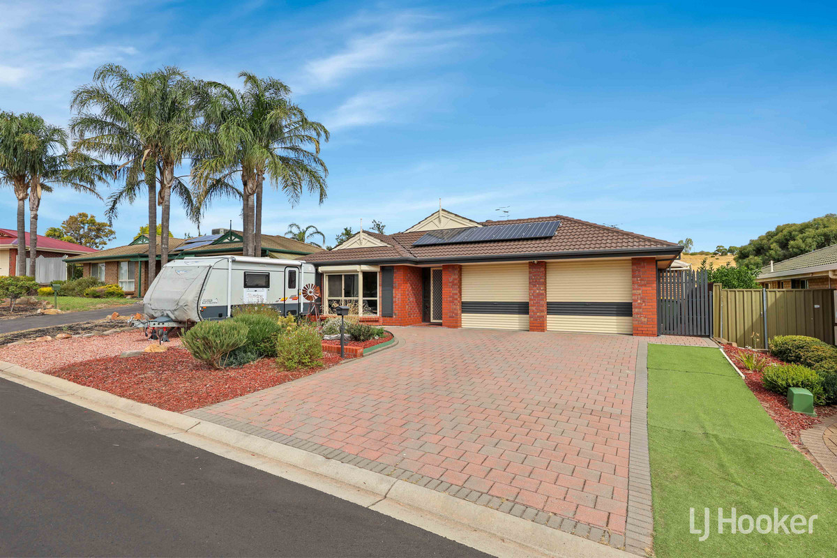 10 Lachlan Drive, Craigmore, SA 5114 - Image 2