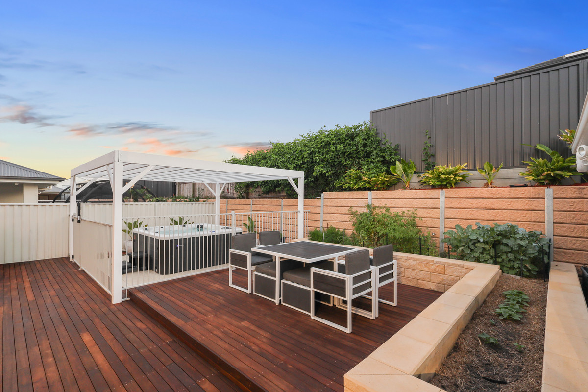 6-bedroom house at 7 Sherrard Street, Burpengary East, QLD 4505, Moreton Bay, Queensland