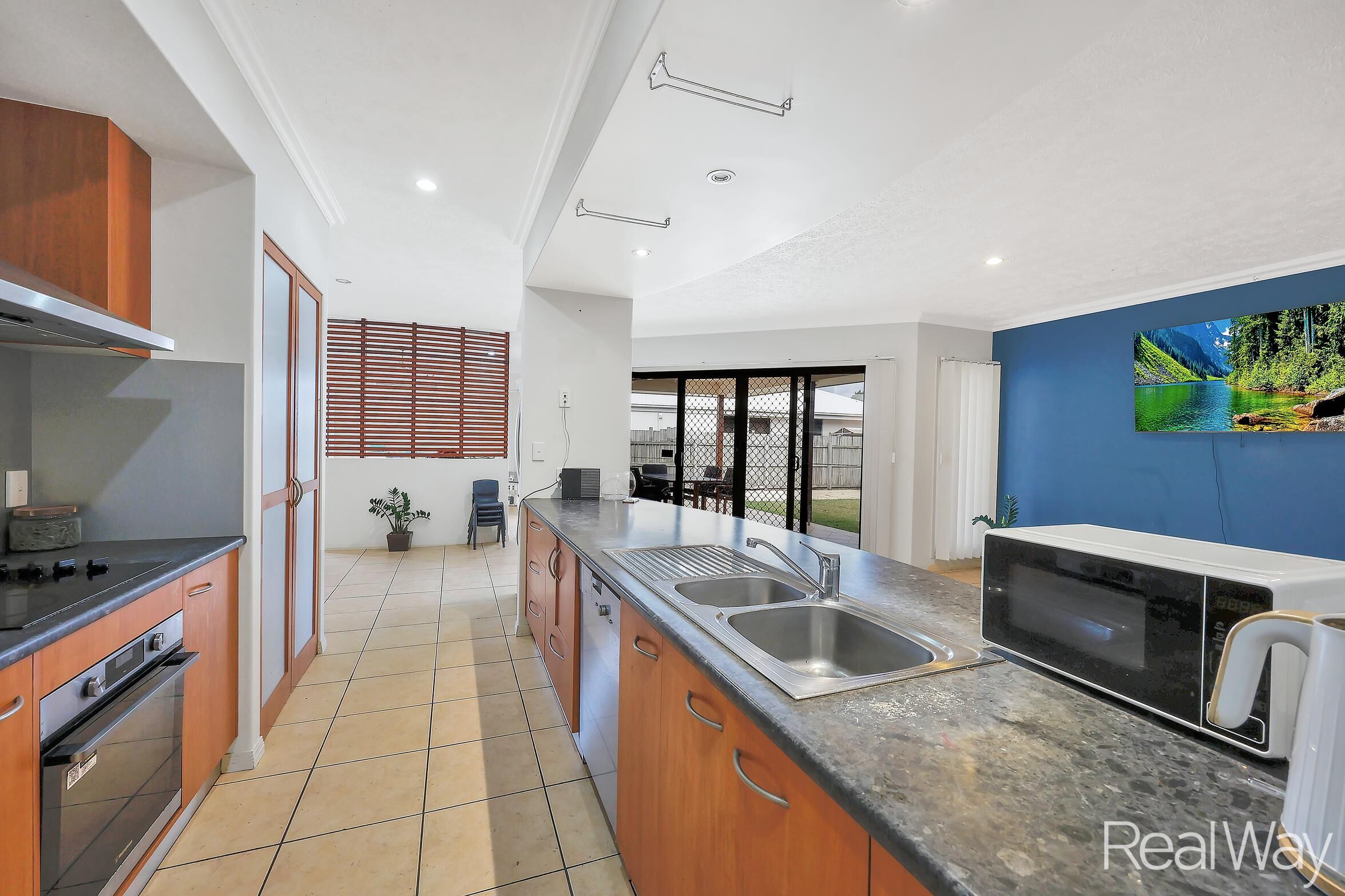 58 CHANCELLOR DRIVE, Avenell Heights QLD 4670 - Image 7