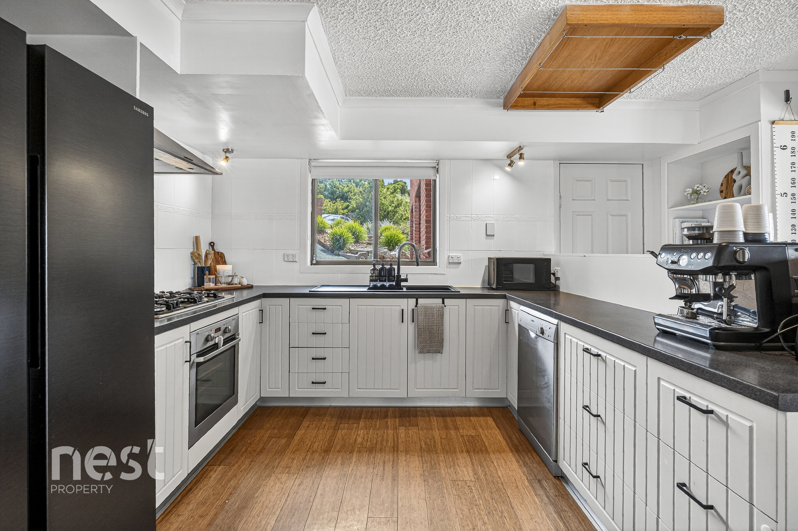 8 HAMPTON COURT, Blackmans Bay TAS 7052 - Image 5