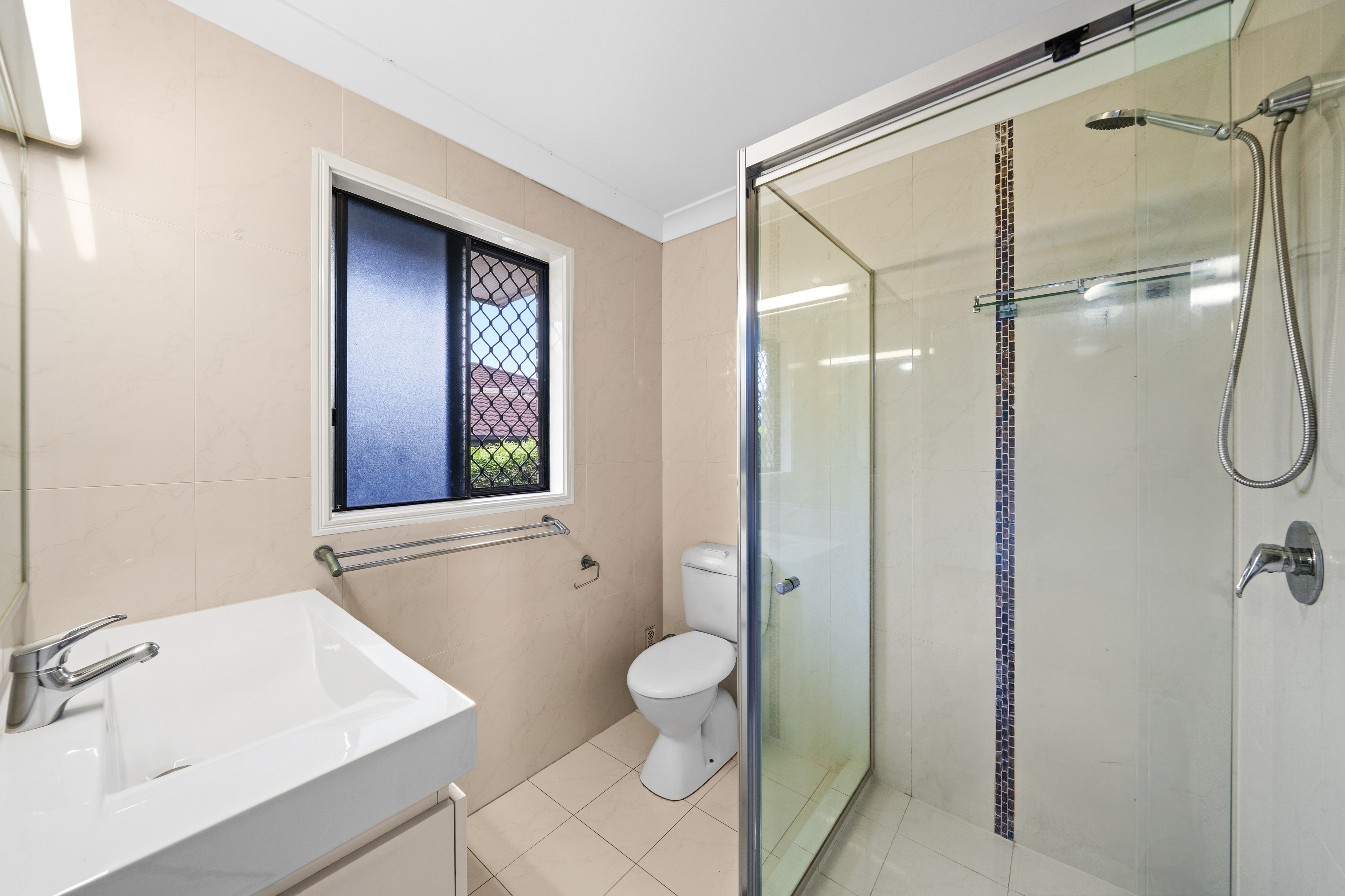 2 16 PENRHYN STREET, PACIFIC PINES QLD 4211 - Image 10